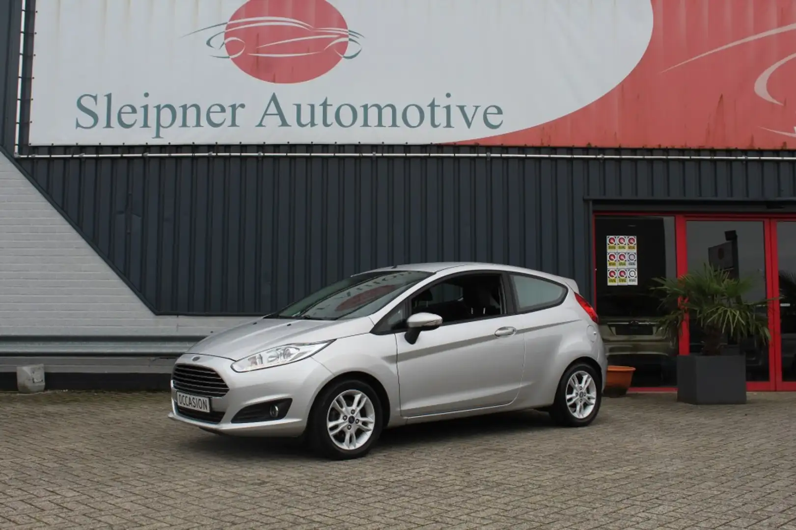 Ford Fiesta 1.0 -80PK TITANIUM 3drs weinig KM!! Zilver - 1