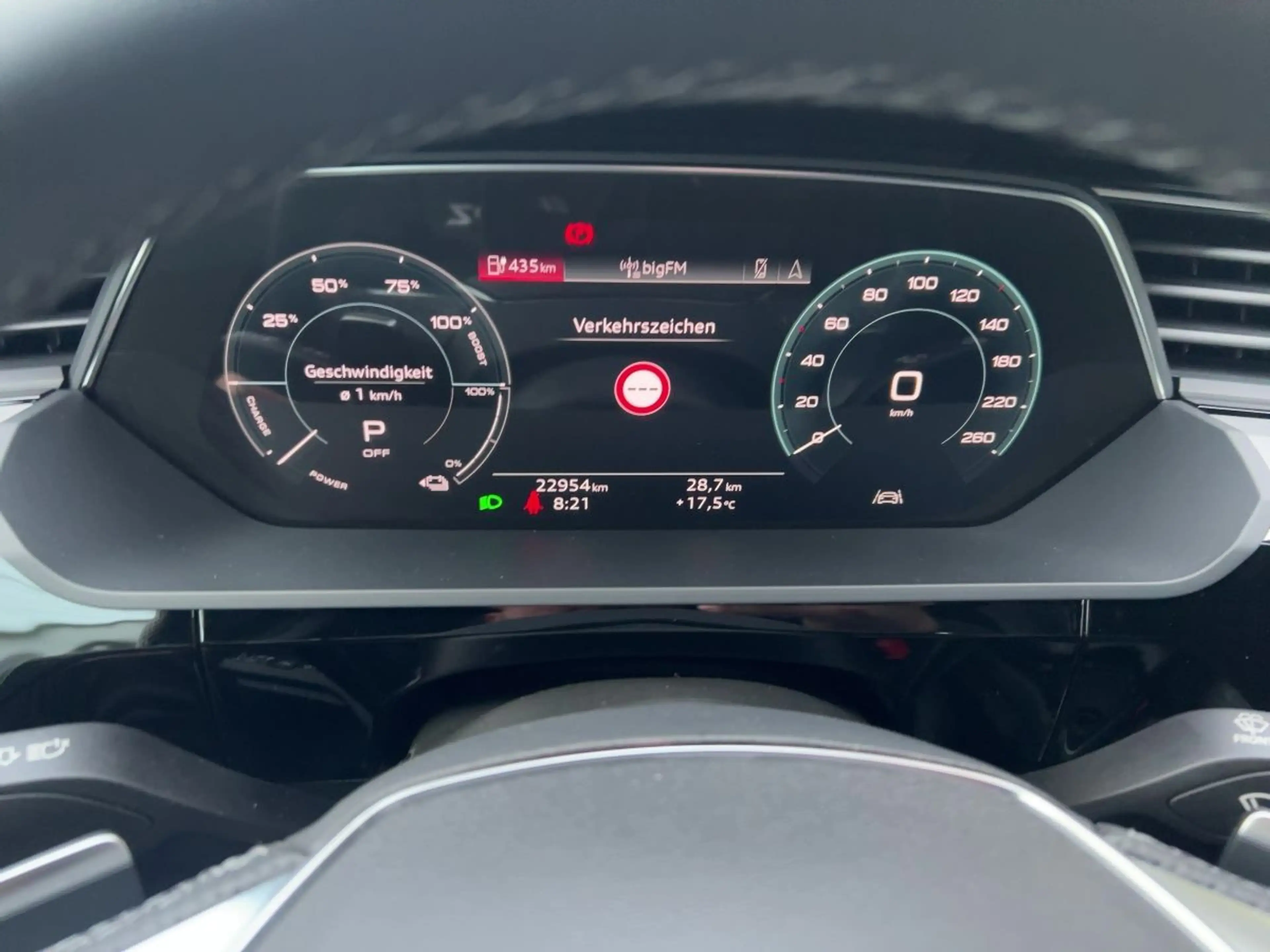 Audi Q8 e-tron Q8 55 e-tron advanced quattro S line Panorama B& — photo 14