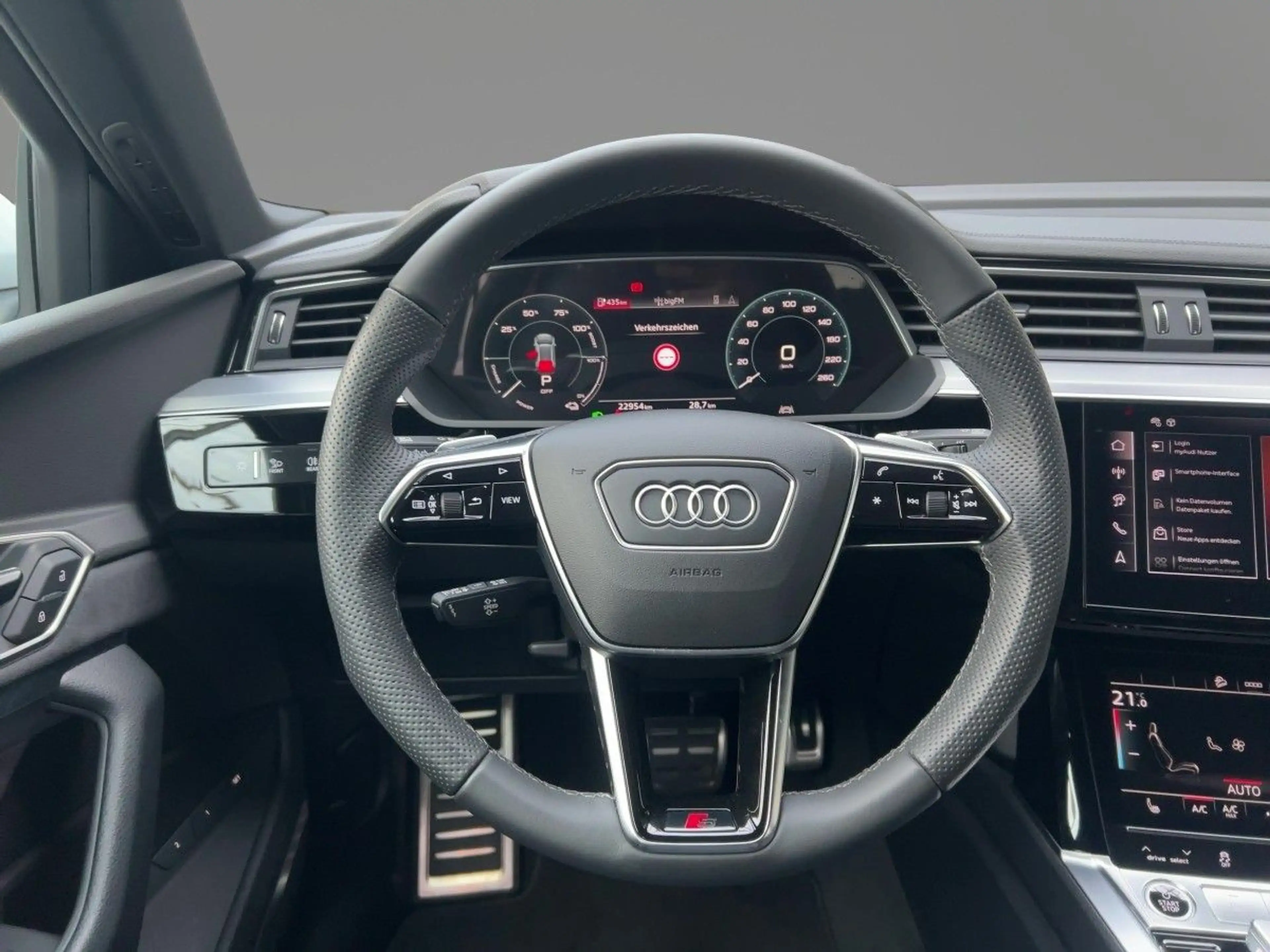 Audi Q8 e-tron Q8 55 e-tron advanced quattro S line Panorama B& — photo 11