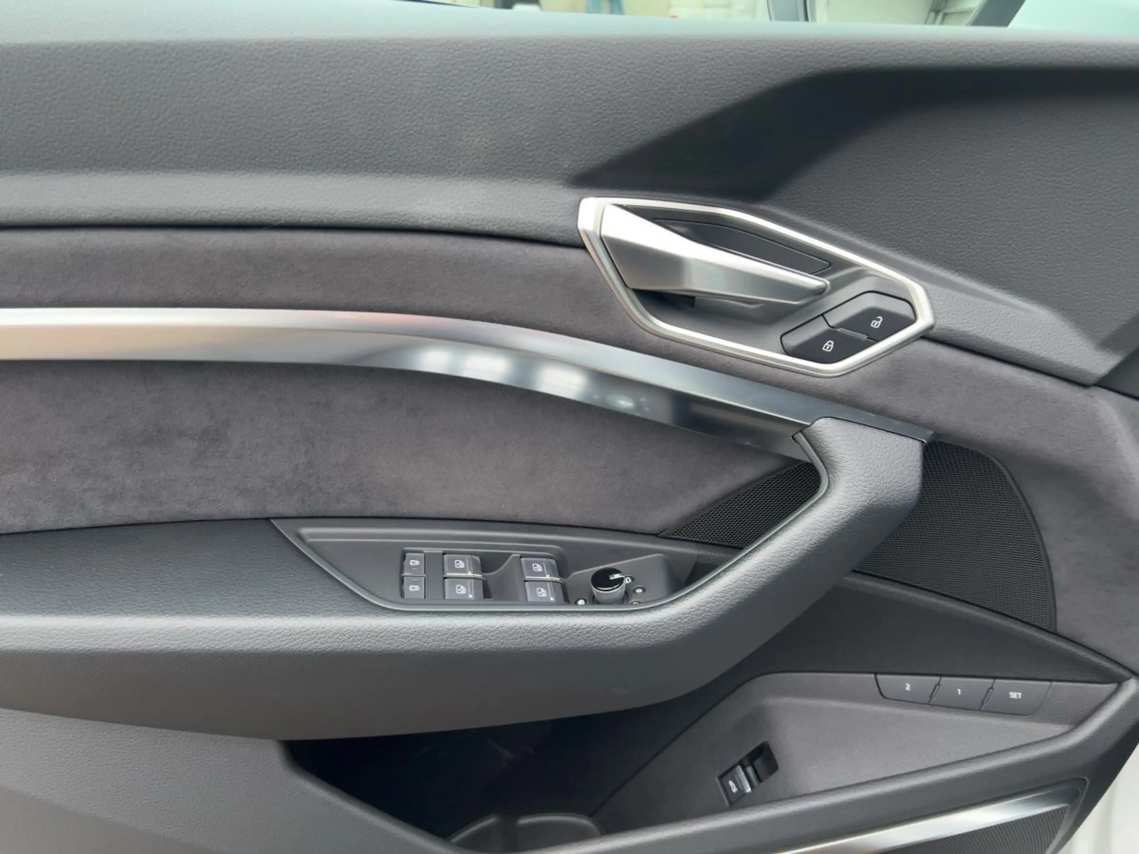 Audi Q8 e-tron Q8 55 e-tron advanced quattro S line Panorama B& — photo 13