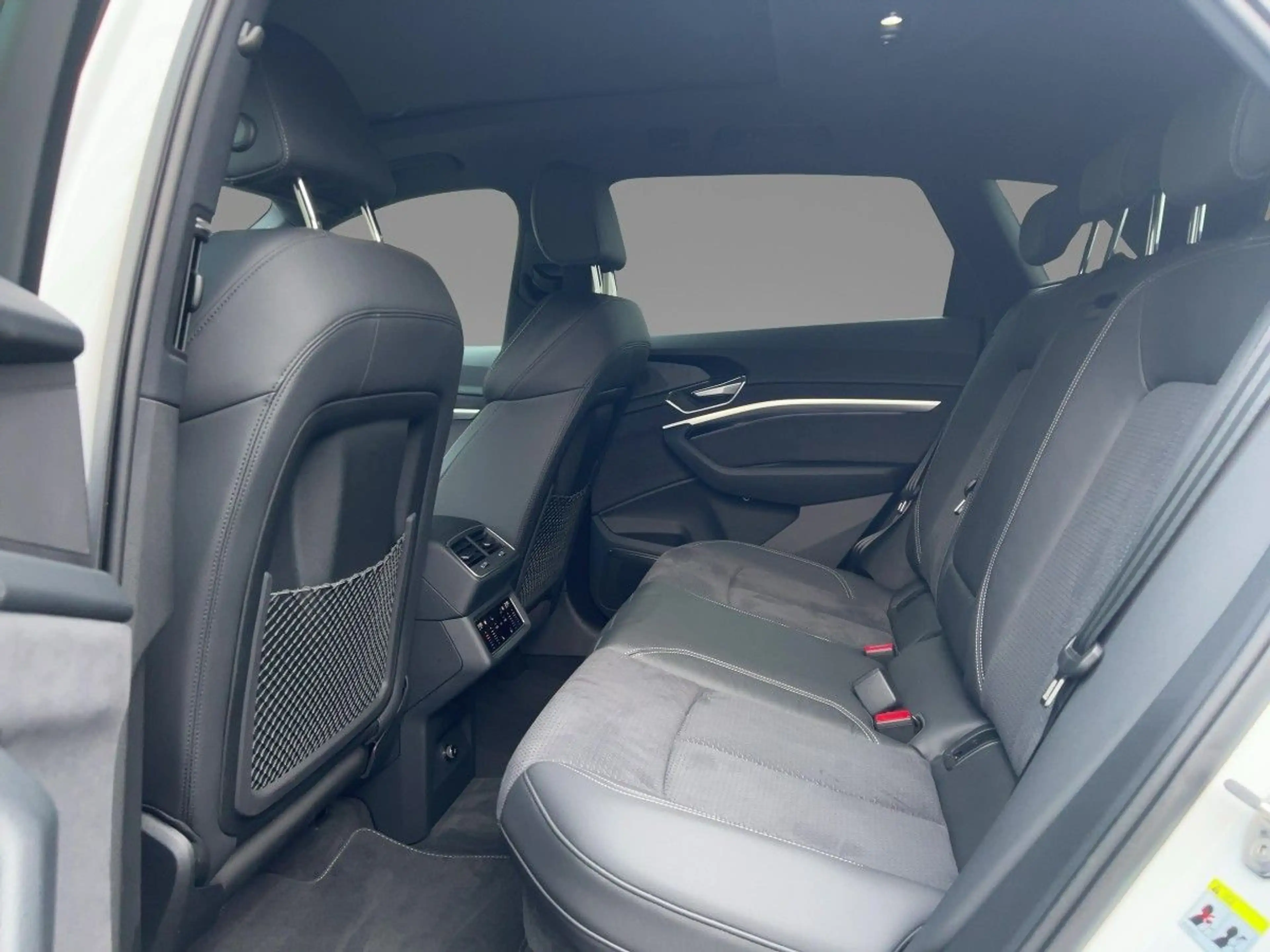 Audi Q8 e-tron Q8 55 e-tron advanced quattro S line Panorama B& — photo 9