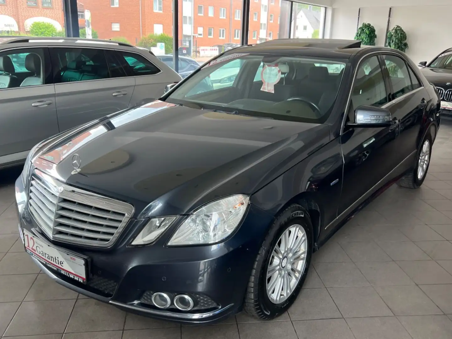 Mercedes-Benz E 200 Elegance BlueEfficiency Automatik~Navi~SHZ Gris - 2