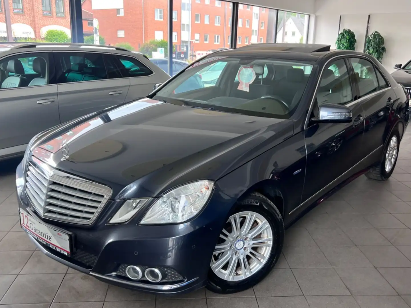 Mercedes-Benz E 200 Elegance BlueEfficiency Automatik~Navi~SHZ Gris - 1