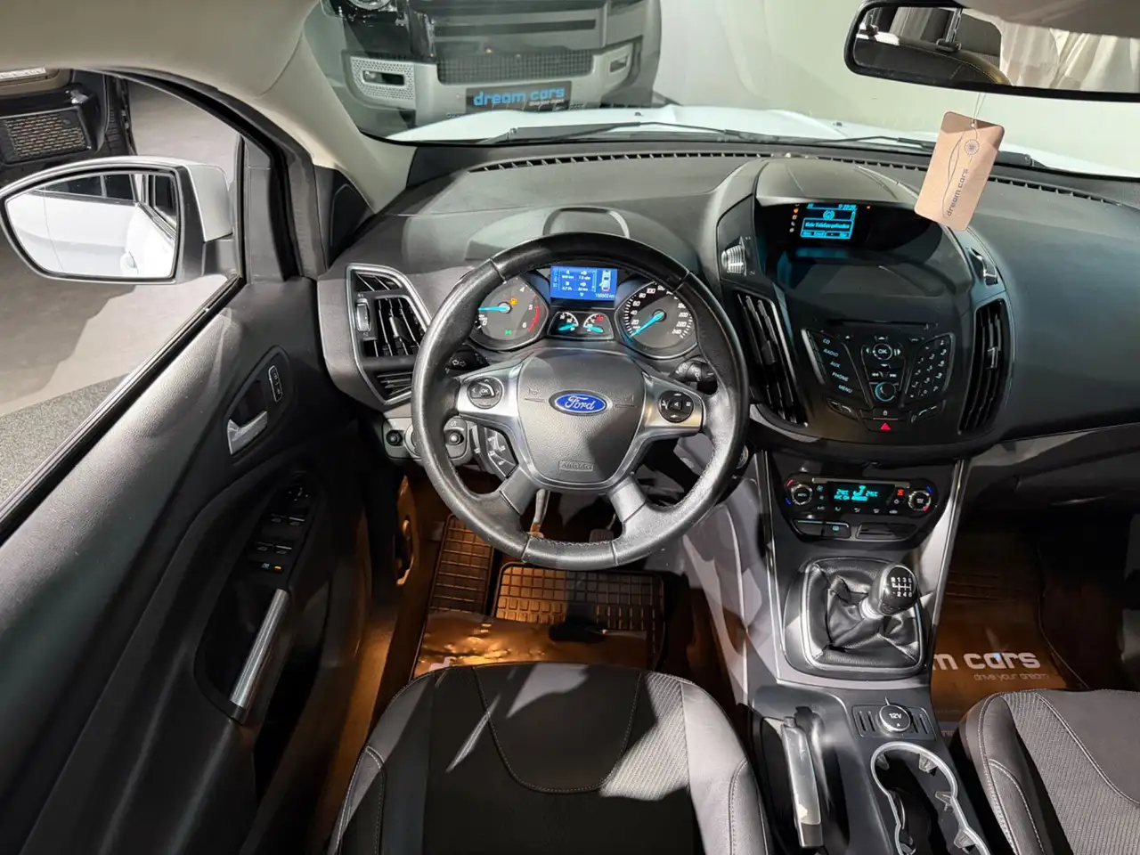 Ford Kuga 2,0l TDCI / TITANIUM / Allrad / Notbremsassistent Bild 24
