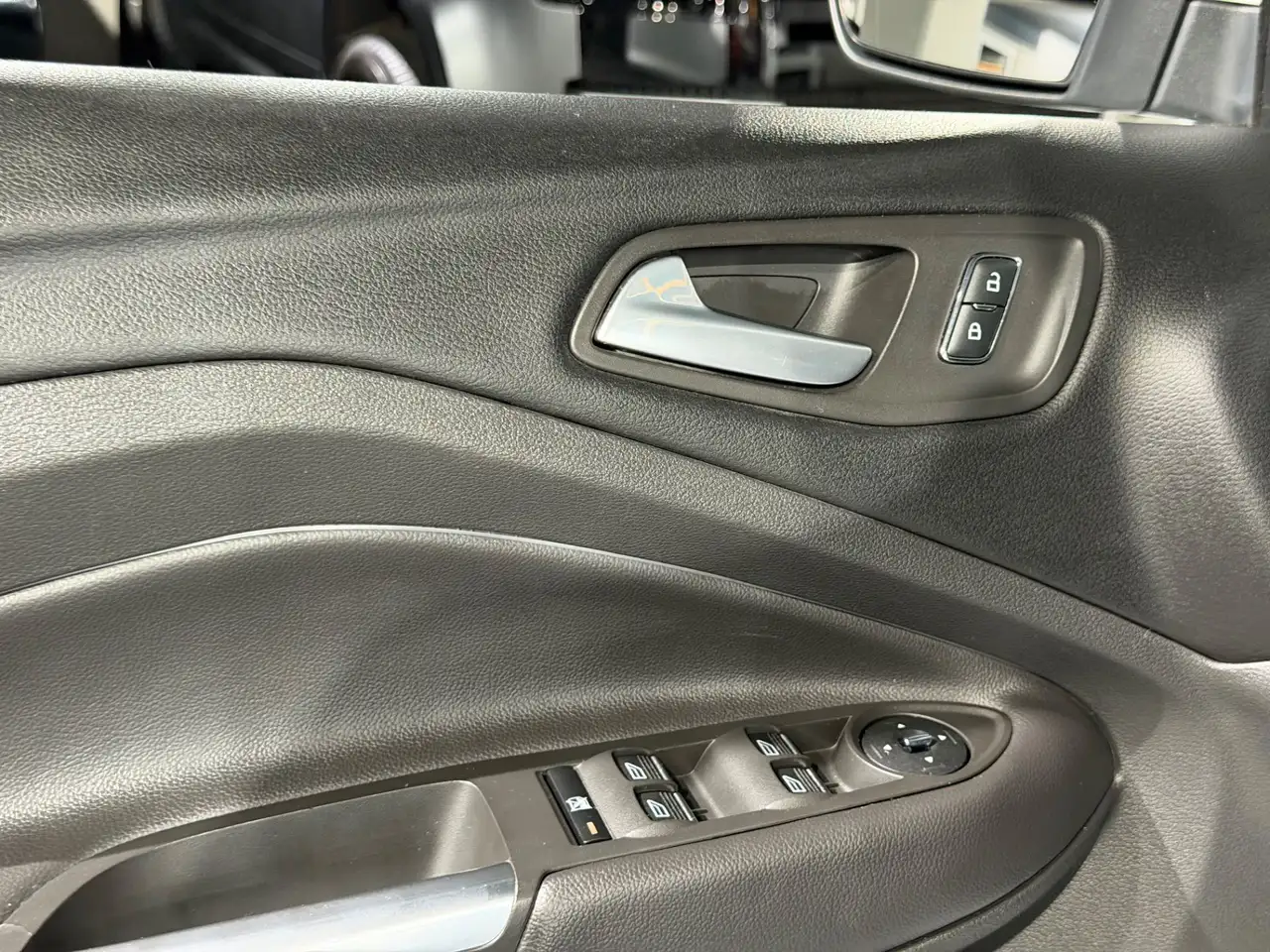 Ford Kuga 2,0l TDCI / TITANIUM / Allrad / Notbremsassistent Bild 19
