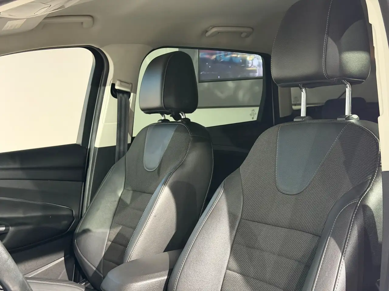 Ford Kuga 2,0l TDCI / TITANIUM / Allrad / Notbremsassistent Bild 21