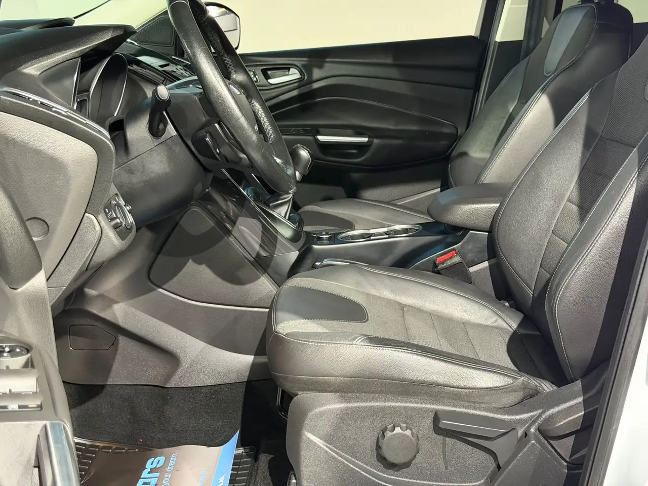 Ford Kuga 2,0l TDCI / TITANIUM / Allrad / Notbremsassistent Bild 20