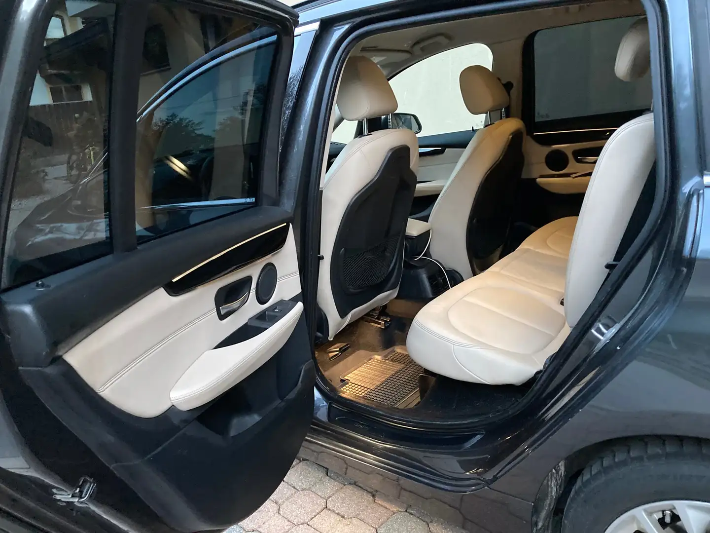 BMW 220 220d xDrive Gran Tourer Luxury Line Aut. Luxury Grau - 2