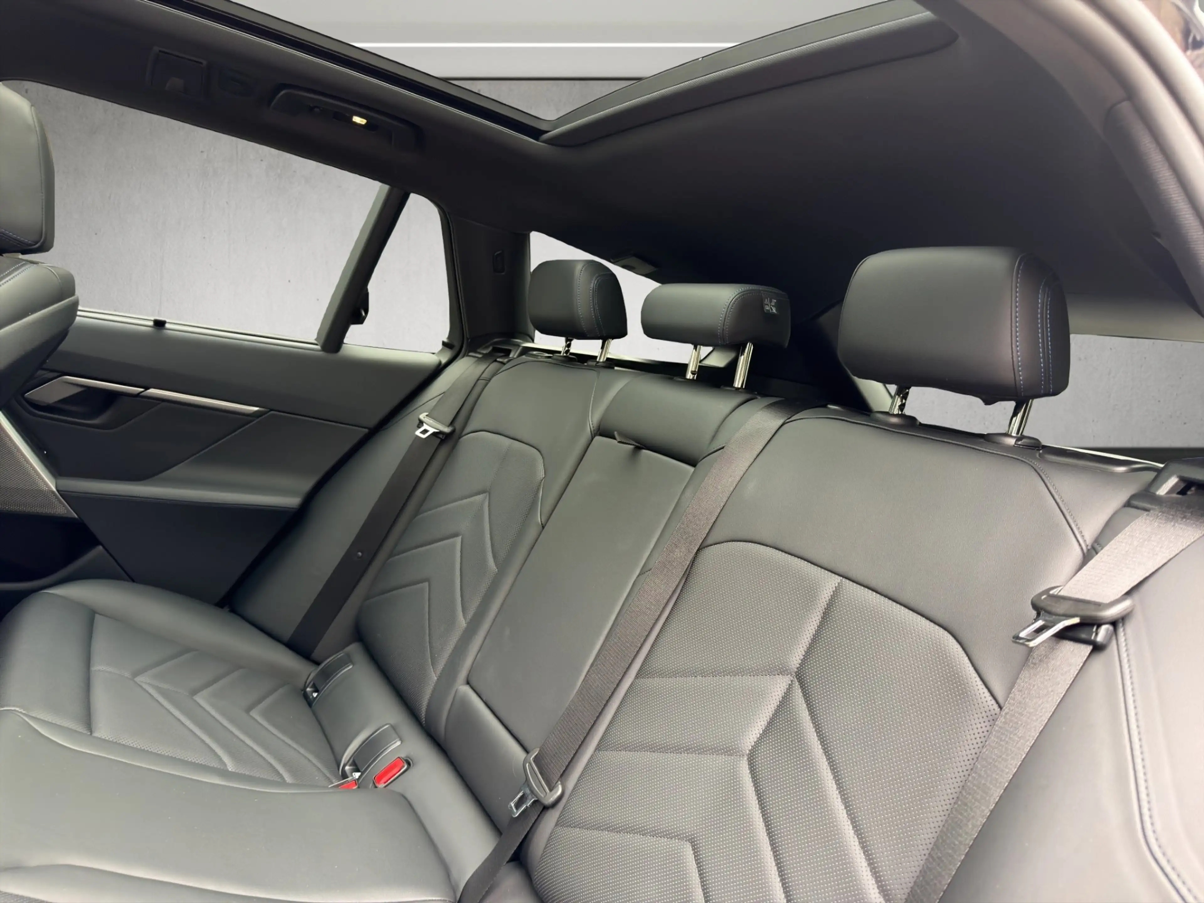 BMW i5 eDrive40 — photo 11
