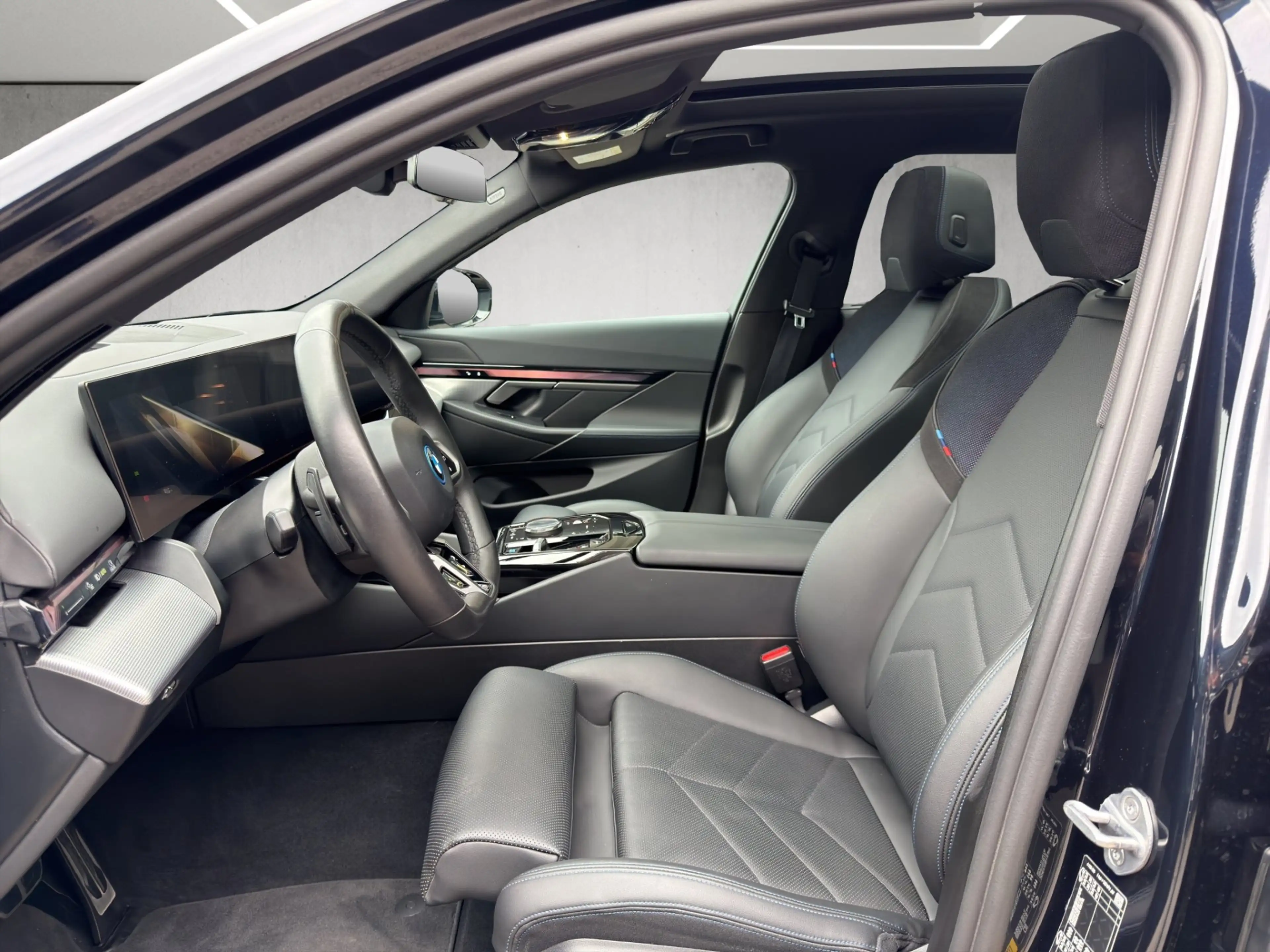 BMW i5 eDrive40 — photo 9