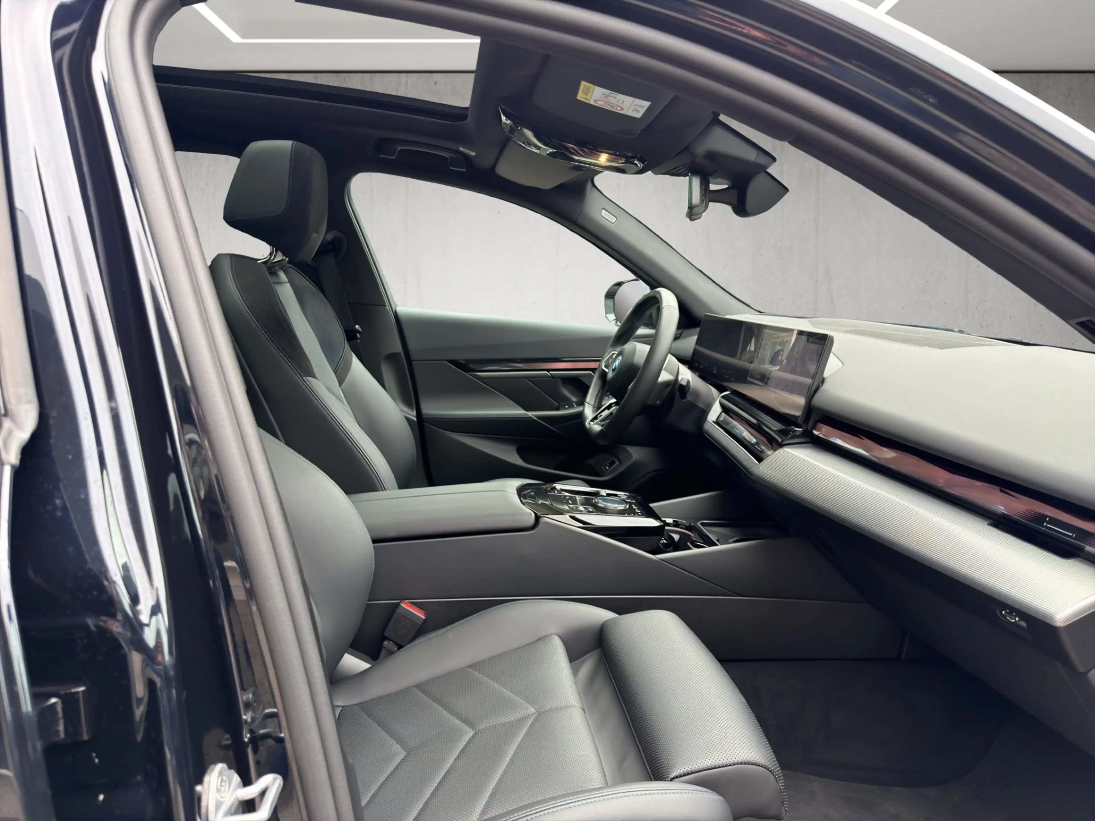 BMW i5 eDrive40 — photo 15