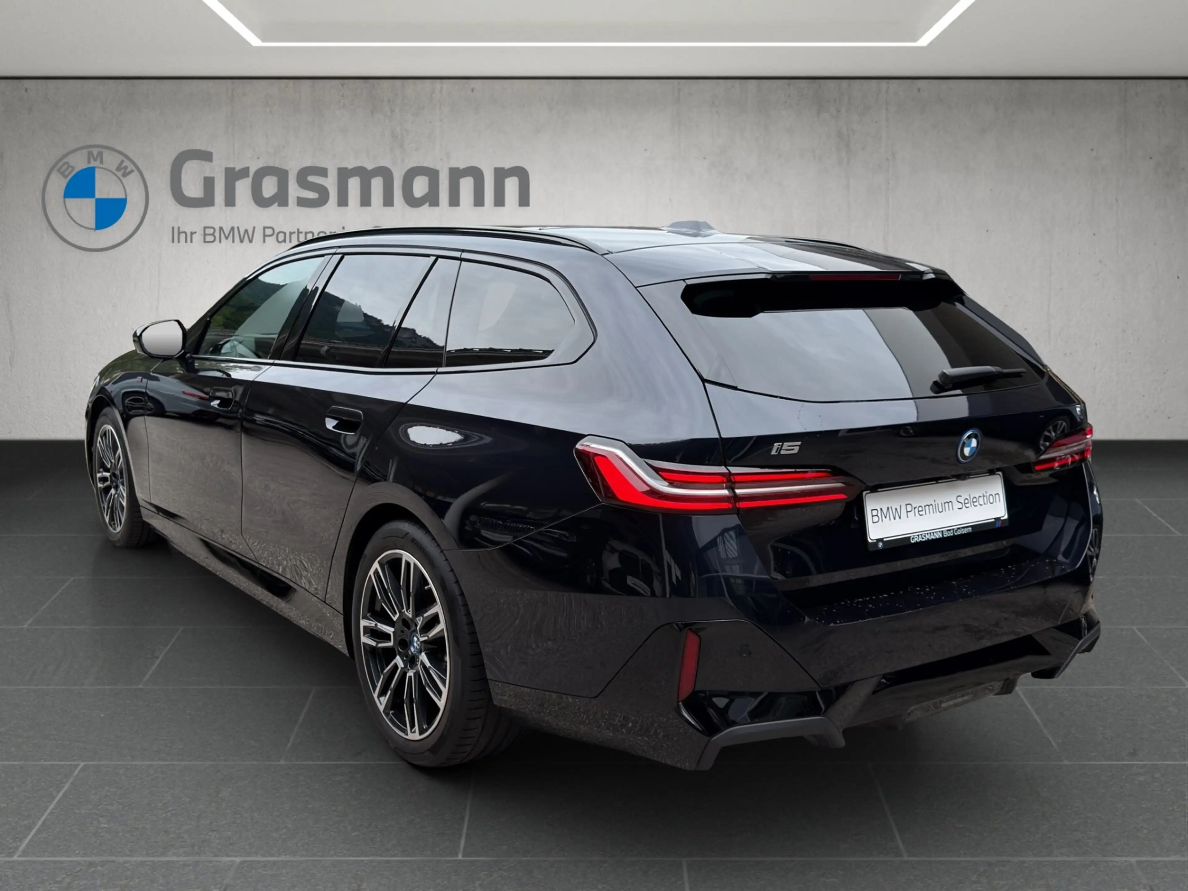 BMW i5 eDrive40 — photo 3