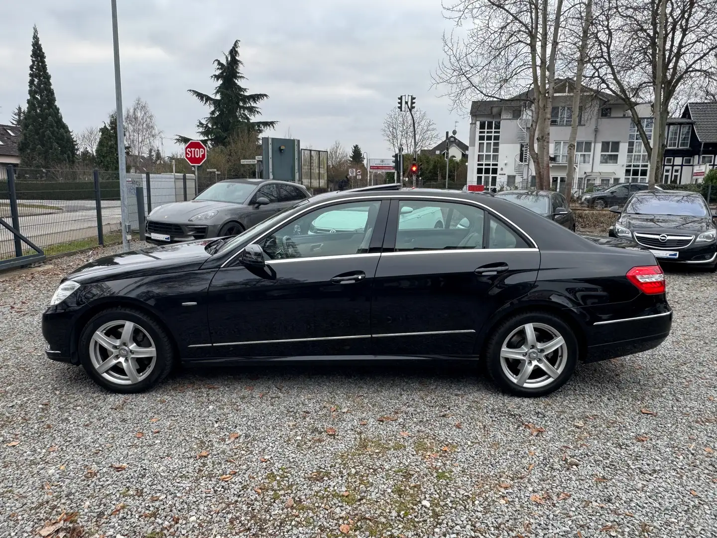 Mercedes-Benz E 250 E 250 CGI BlueEfficiency (212.047) Schwarz - 2
