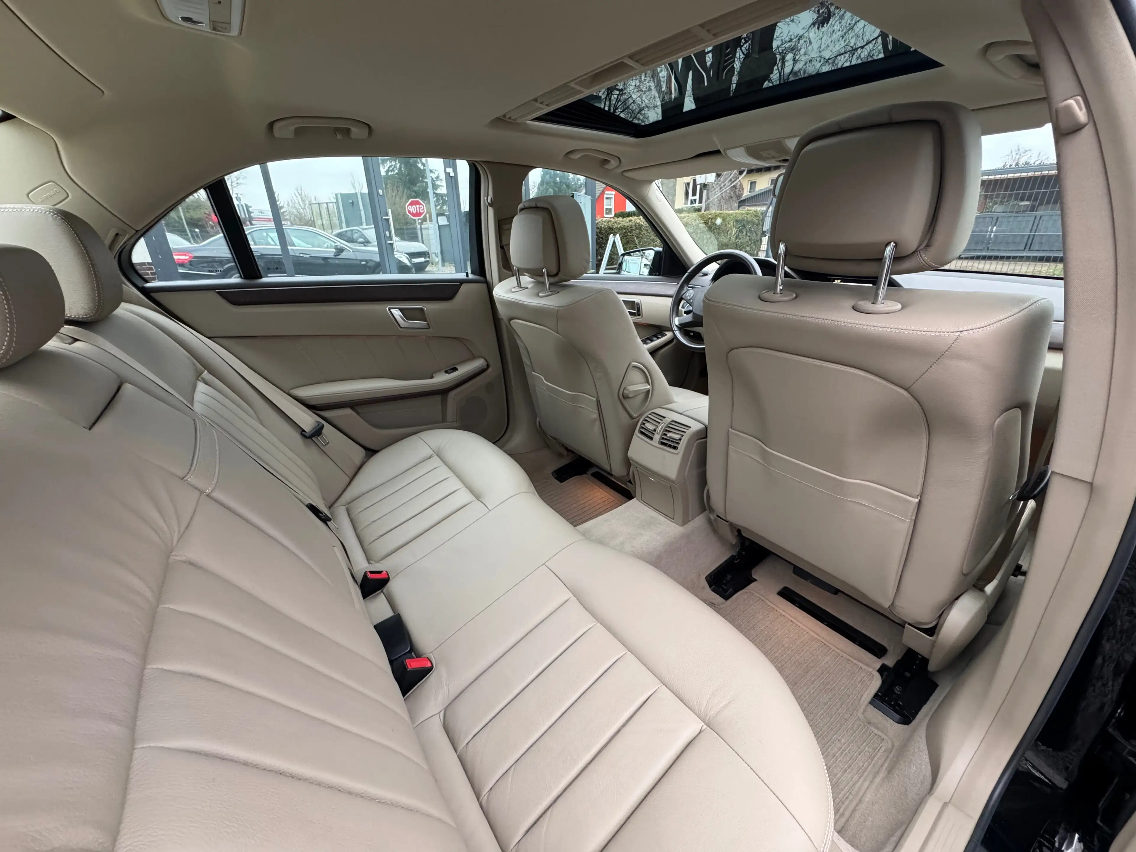 Mercedes-Benz E 250 E 250 CGI BlueEfficiency (212.047) — photo 14