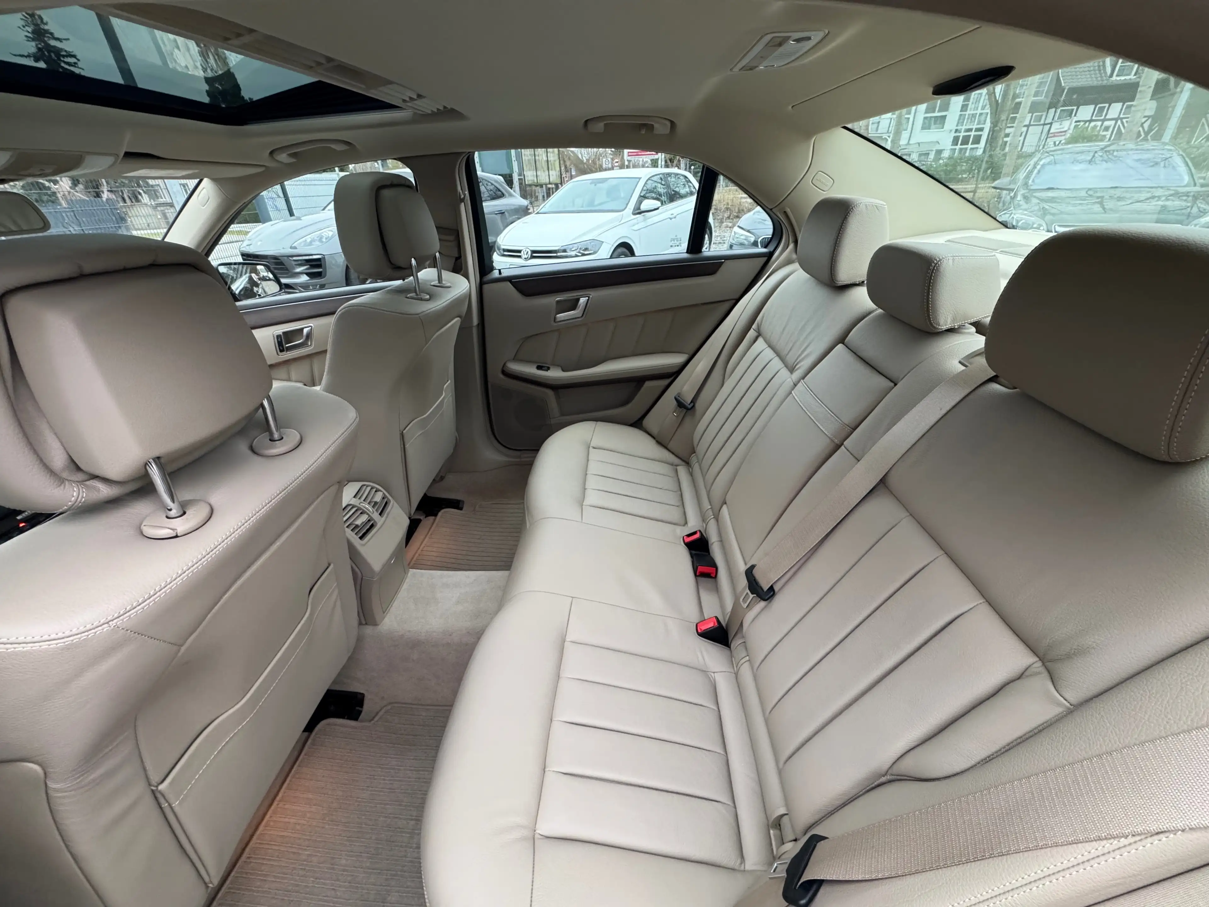 Mercedes-Benz E 250 E 250 CGI BlueEfficiency (212.047) — photo 10
