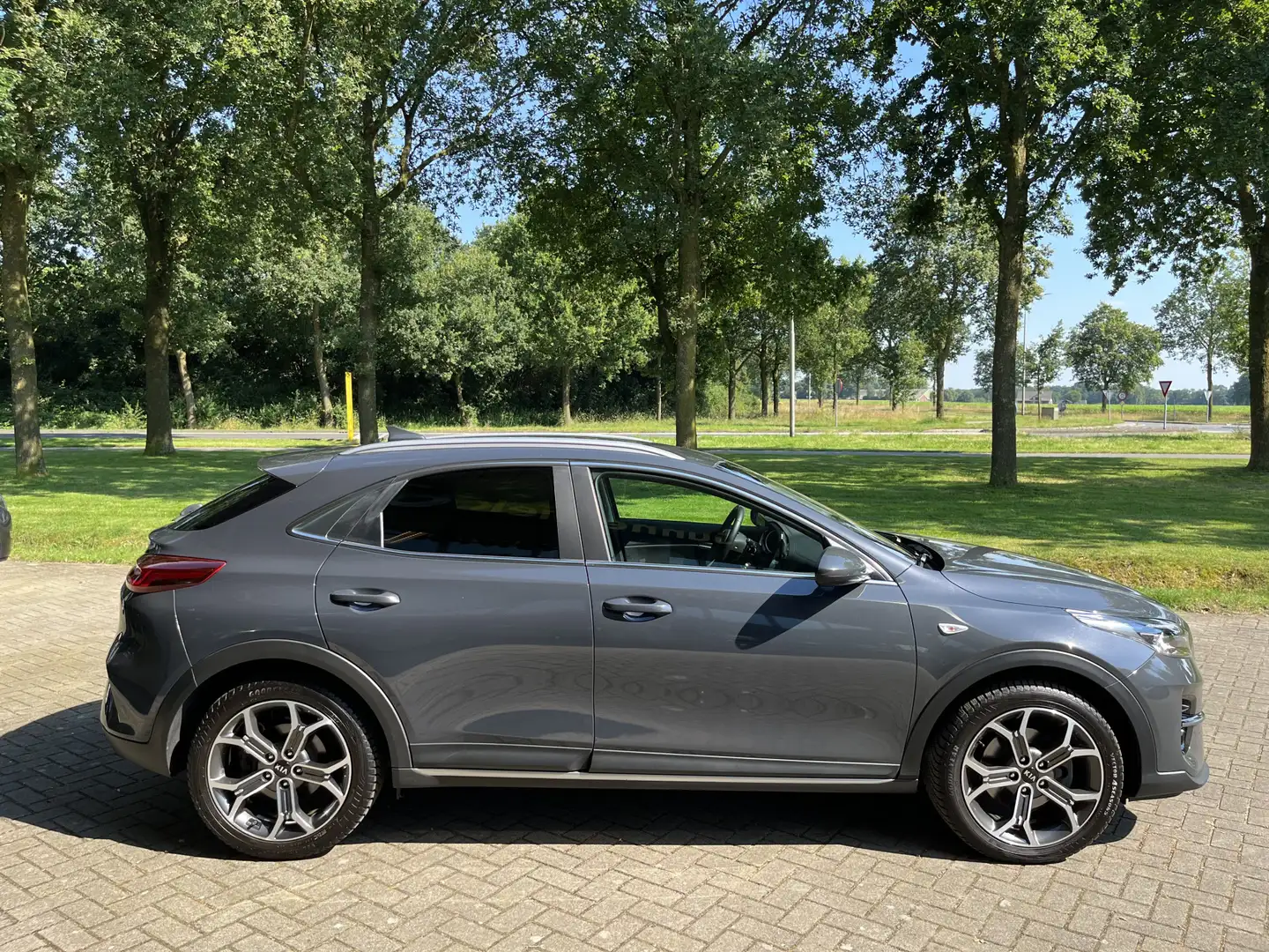 Kia XCeed 1.4 T-GDi DynamicLine | CARPLAY | STOELVERWARMING Grau - 2
