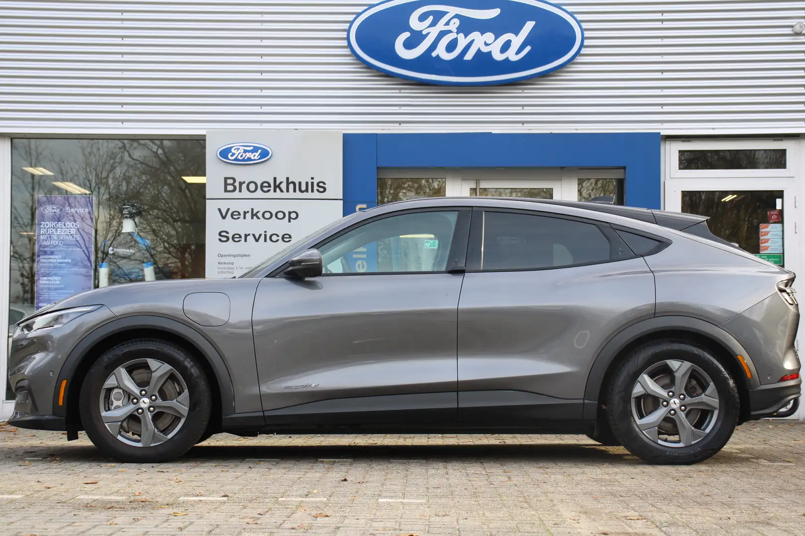 Ford Mustang Mach-E RWD 75 kWh | NL-AUTO! | 1E EIGENAAR! | TREKHAAK | Grau - 2