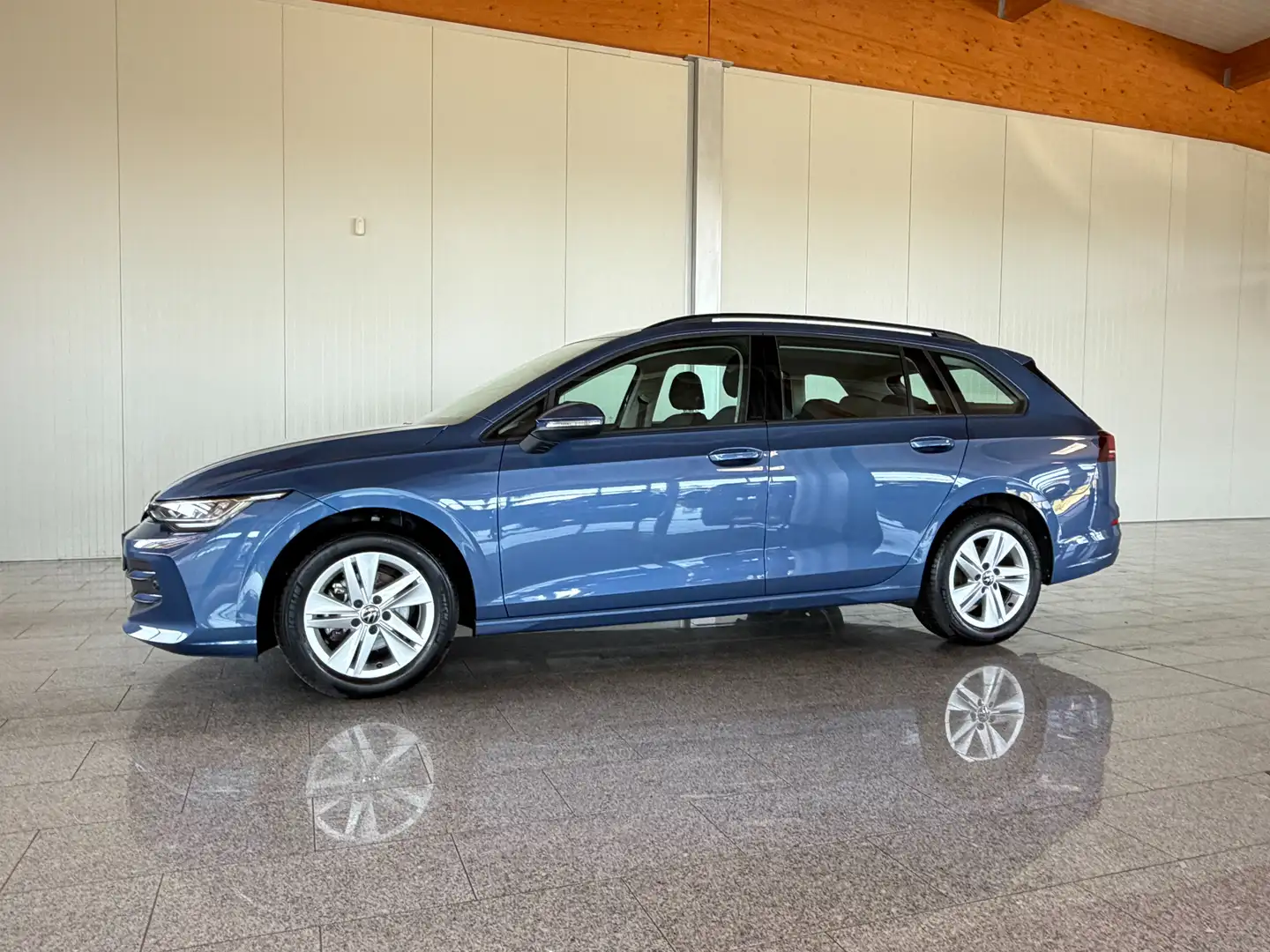 Volkswagen Golf Variant 1.5 TSI 85 kW Life Blau - 1