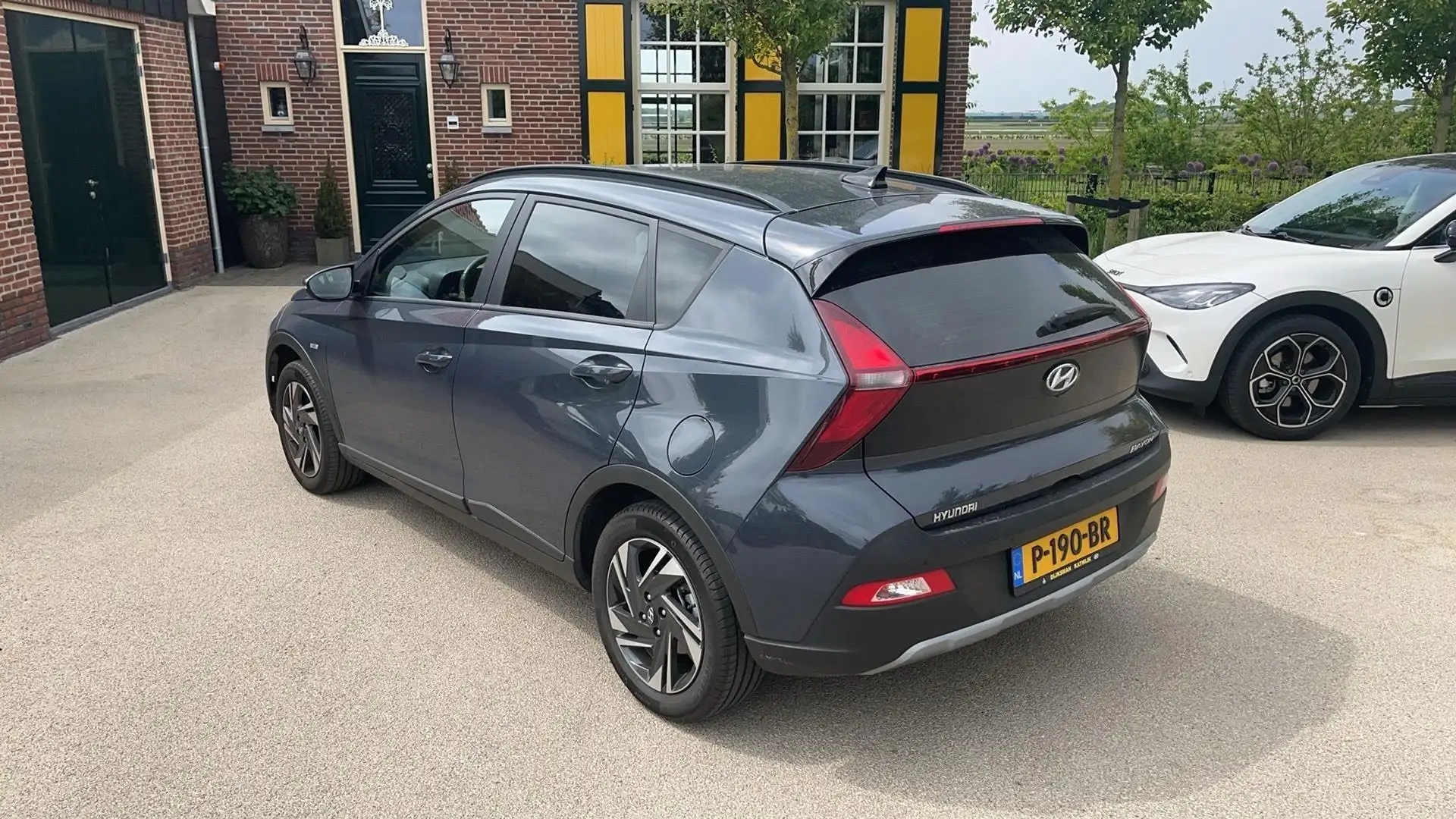Hyundai BAYON 1.0 T-GDI Comfort Smart | Automaat | Navigatie | C Grau - 2