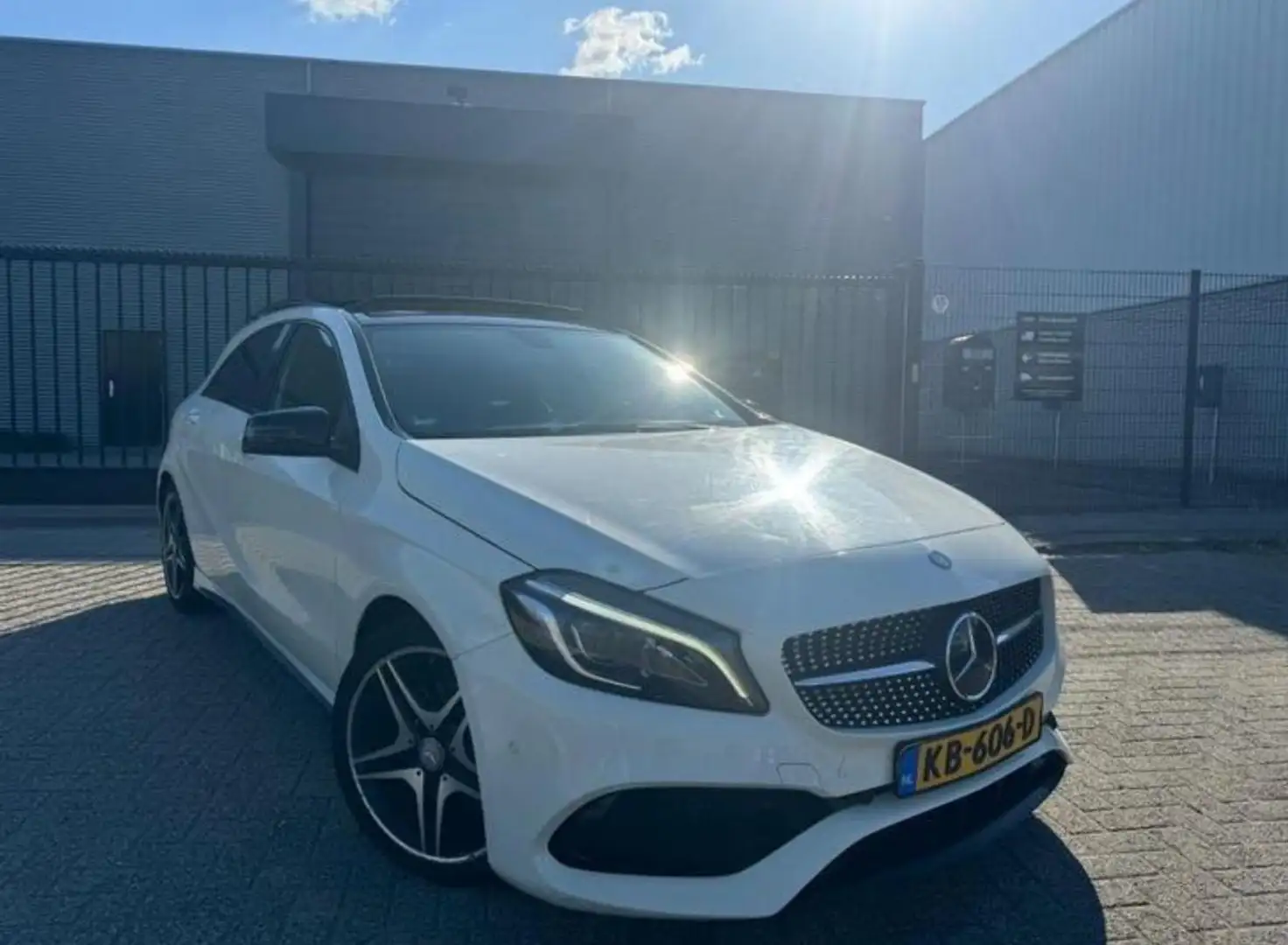 Mercedes-Benz A 200 Leer achteruitrijcamera Panoramadak Wit - 1