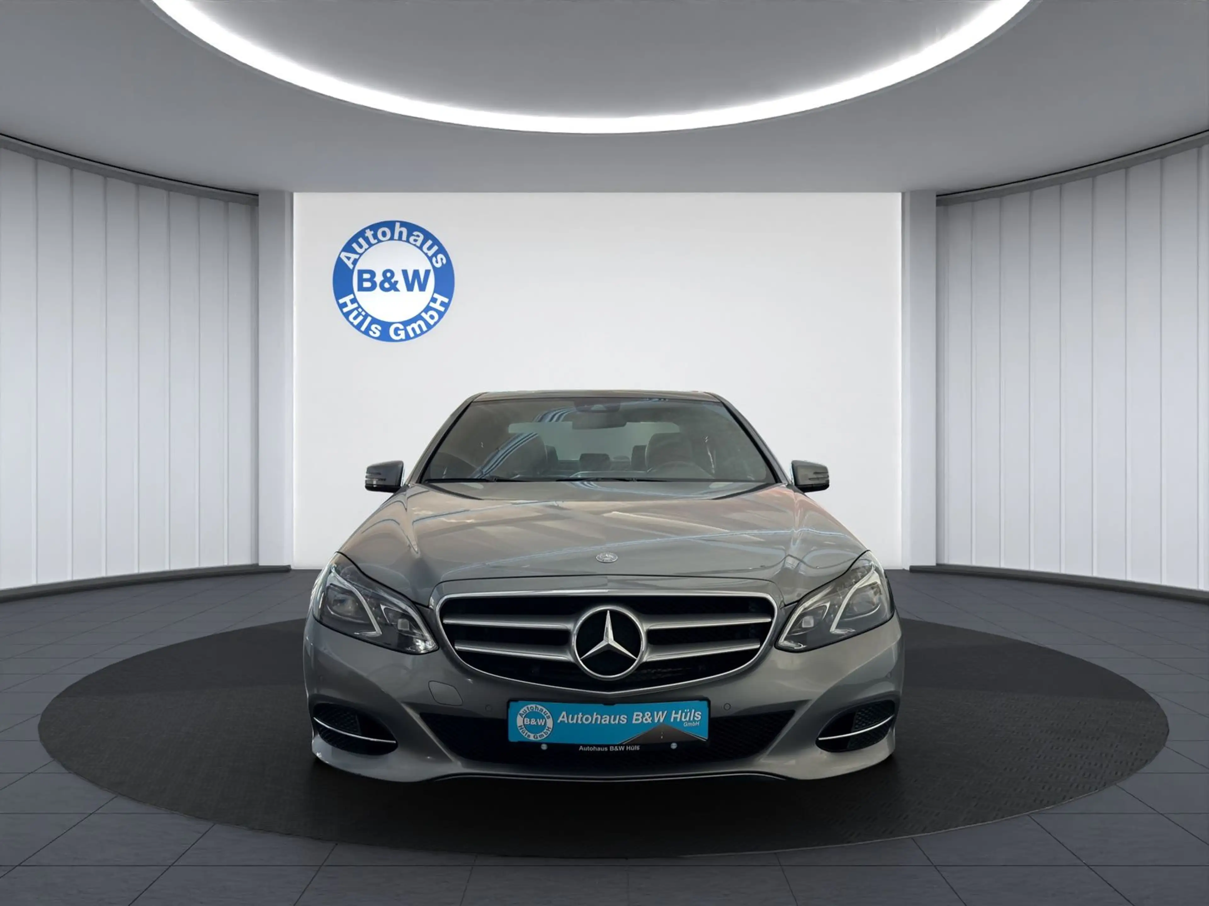 Mercedes-Benz E 350 CGI BlueEfficiency 4Matic*H/K*NAVI*LED*SHZ — photo 2