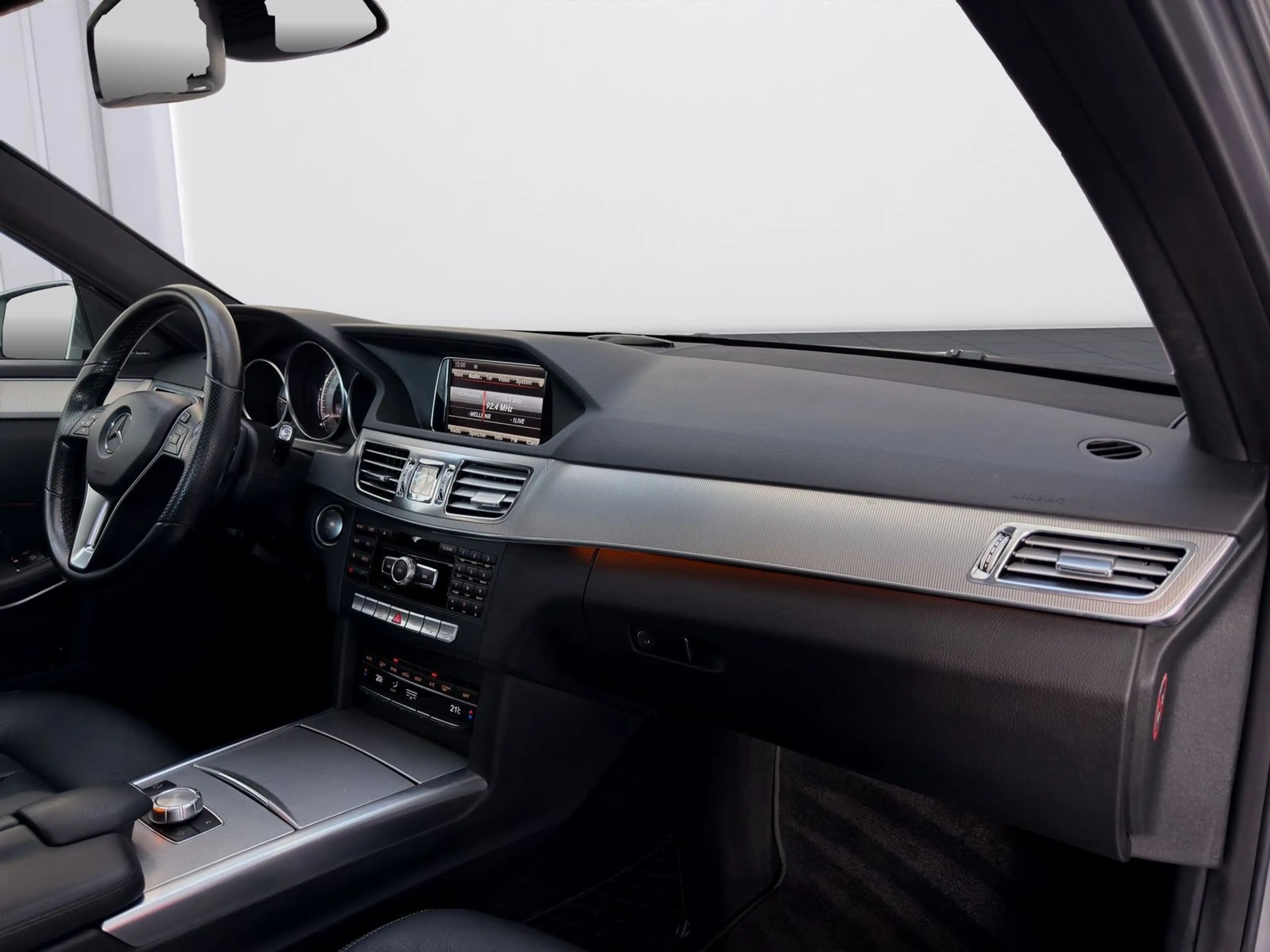 Mercedes-Benz E 350 CGI BlueEfficiency 4Matic*H/K*NAVI*LED*SHZ — photo 14