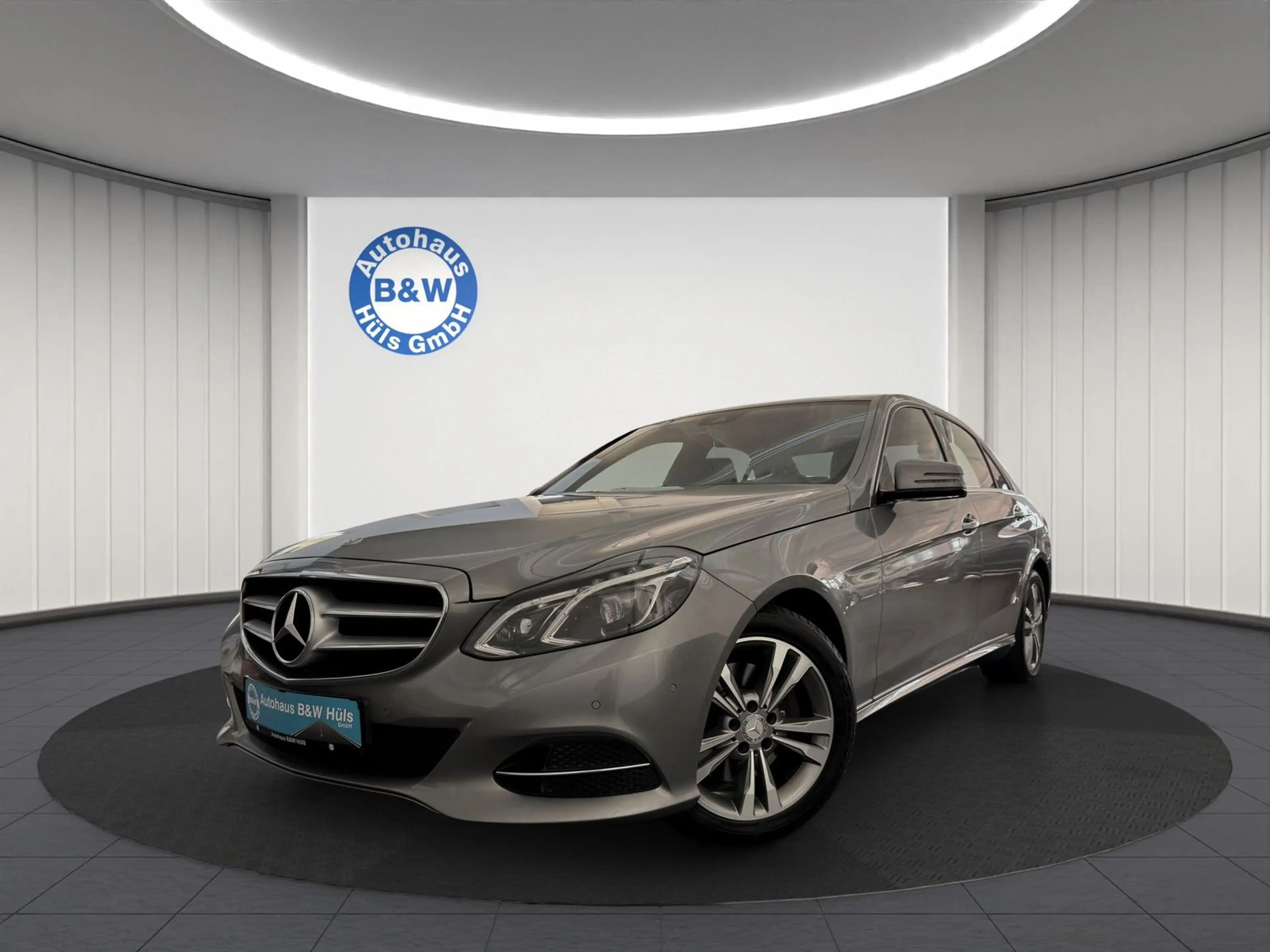 Mercedes-Benz E 350 CGI BlueEfficiency 4Matic*H/K*NAVI*LED*SHZ — photo 3
