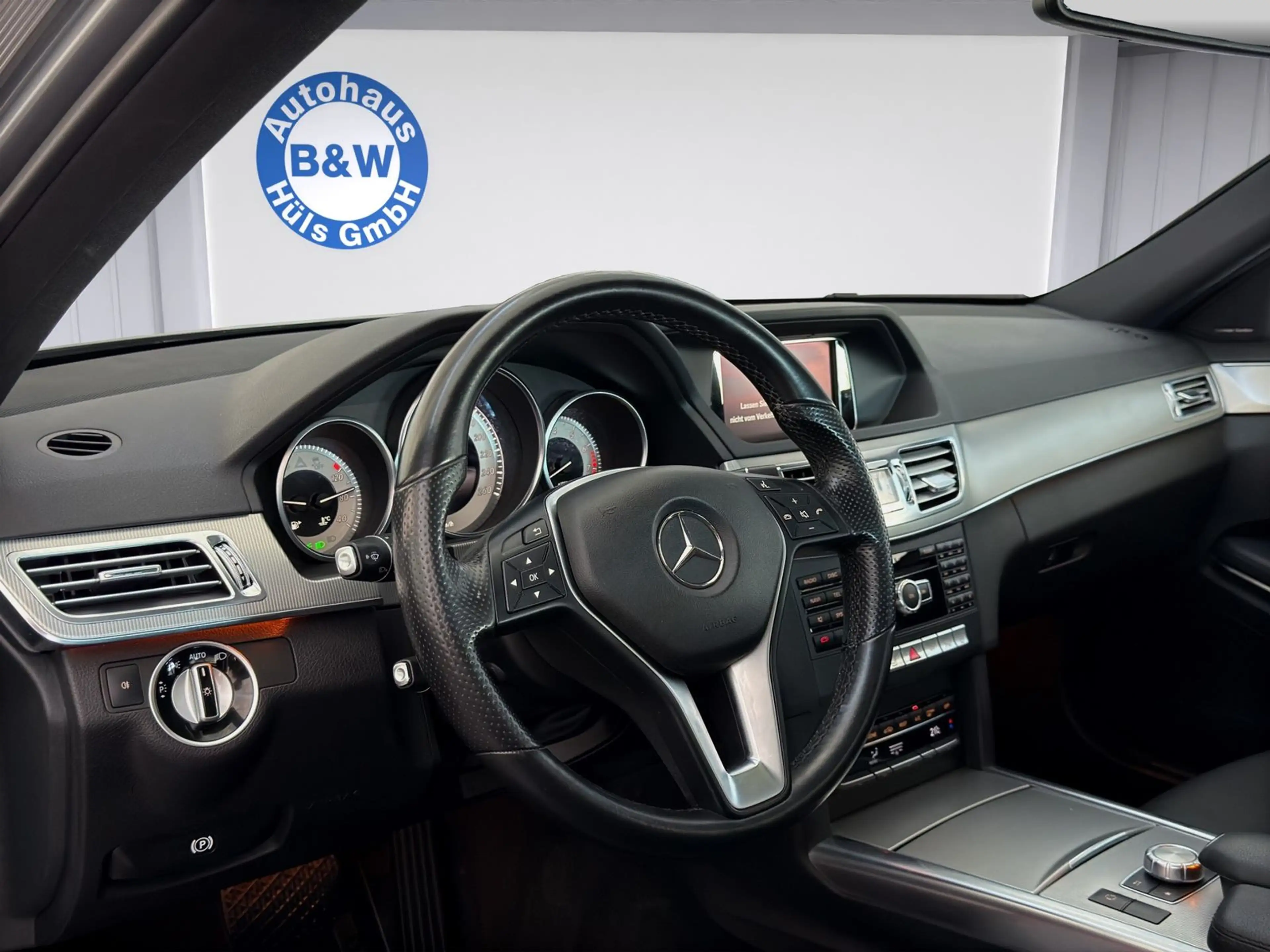 Mercedes-Benz E 350 CGI BlueEfficiency 4Matic*H/K*NAVI*LED*SHZ — photo 9