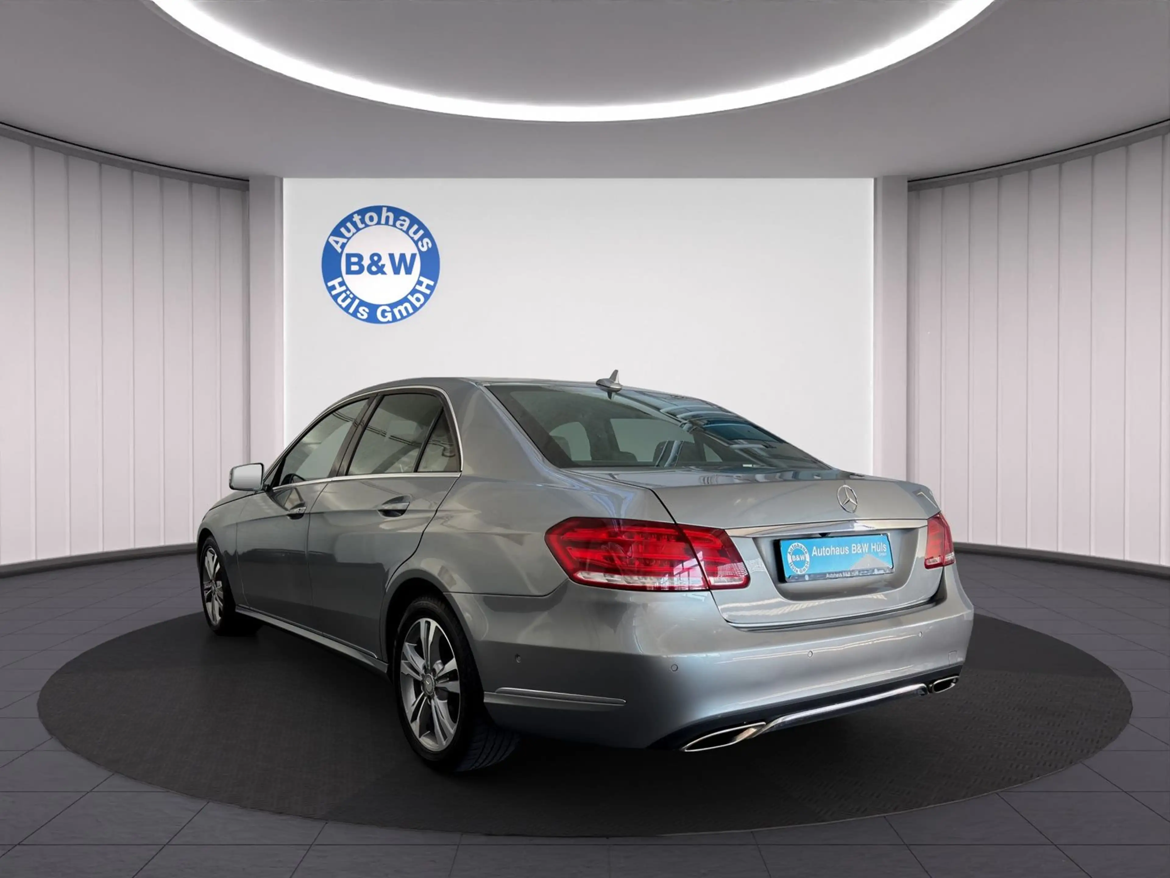 Mercedes-Benz E 350 CGI BlueEfficiency 4Matic*H/K*NAVI*LED*SHZ — photo 6