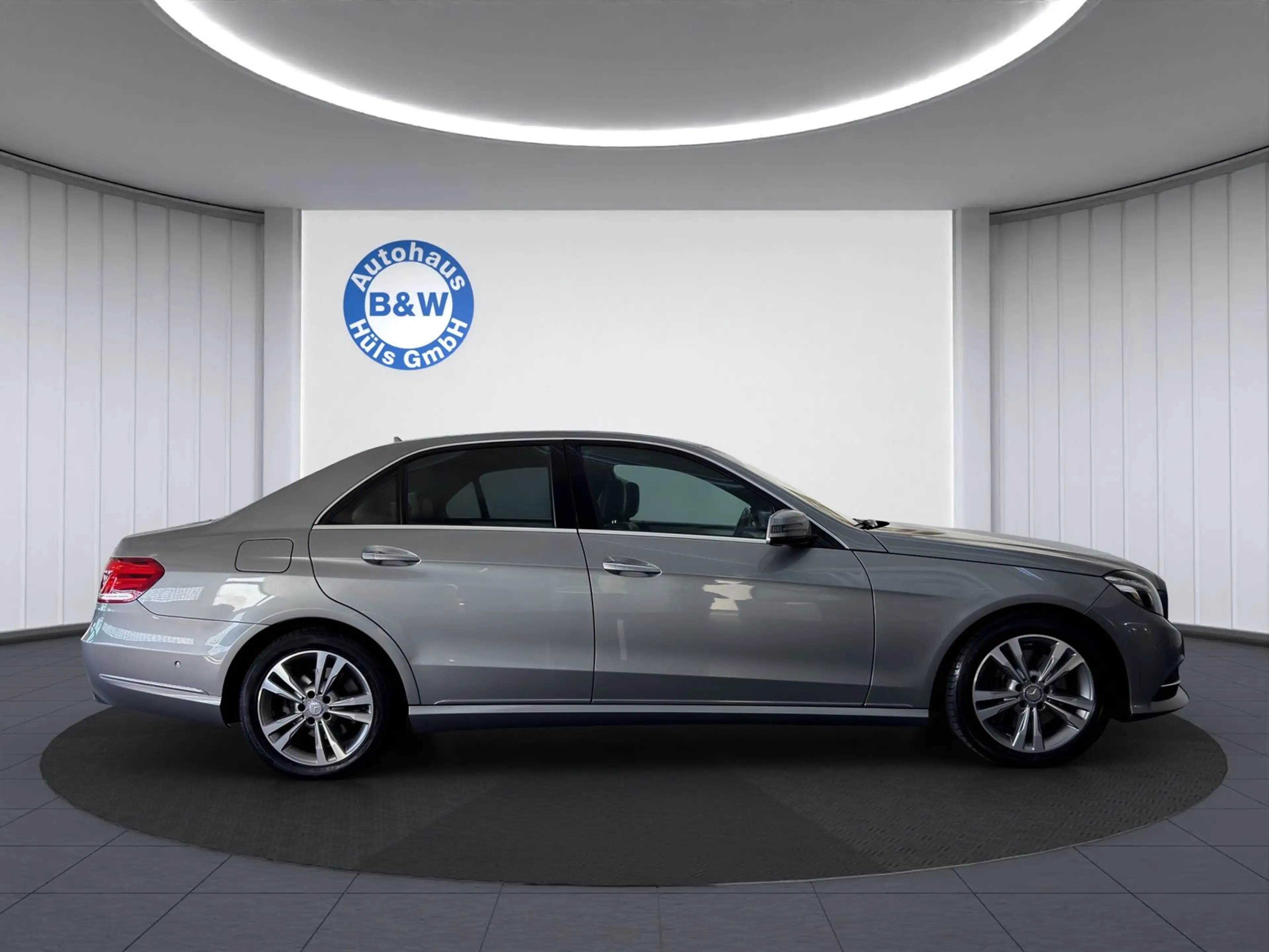 Mercedes-Benz E 350 CGI BlueEfficiency 4Matic*H/K*NAVI*LED*SHZ — photo 5