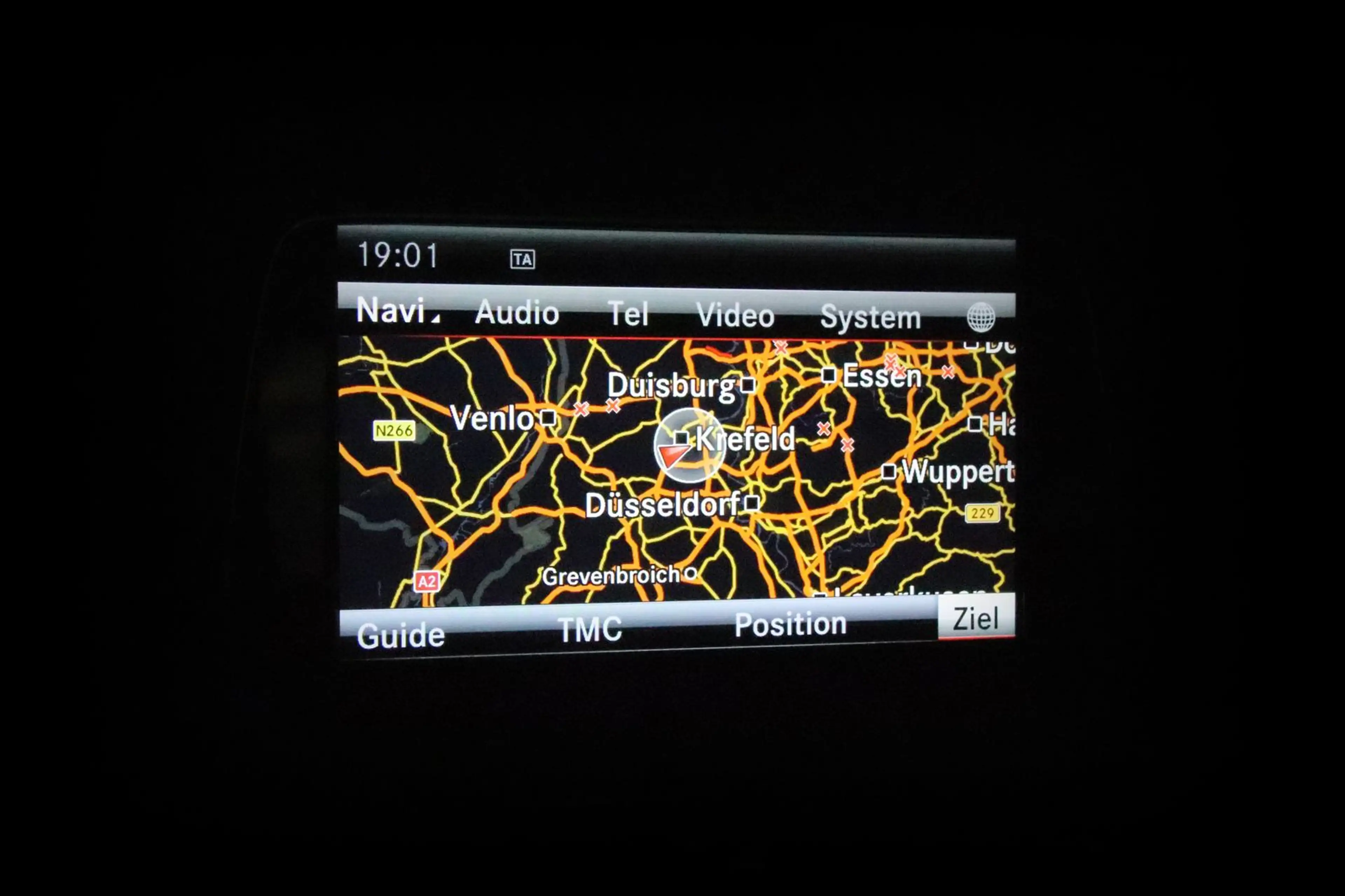 Mercedes-Benz E 350 CGI BlueEfficiency 4Matic*H/K*NAVI*LED*SHZ — photo 11