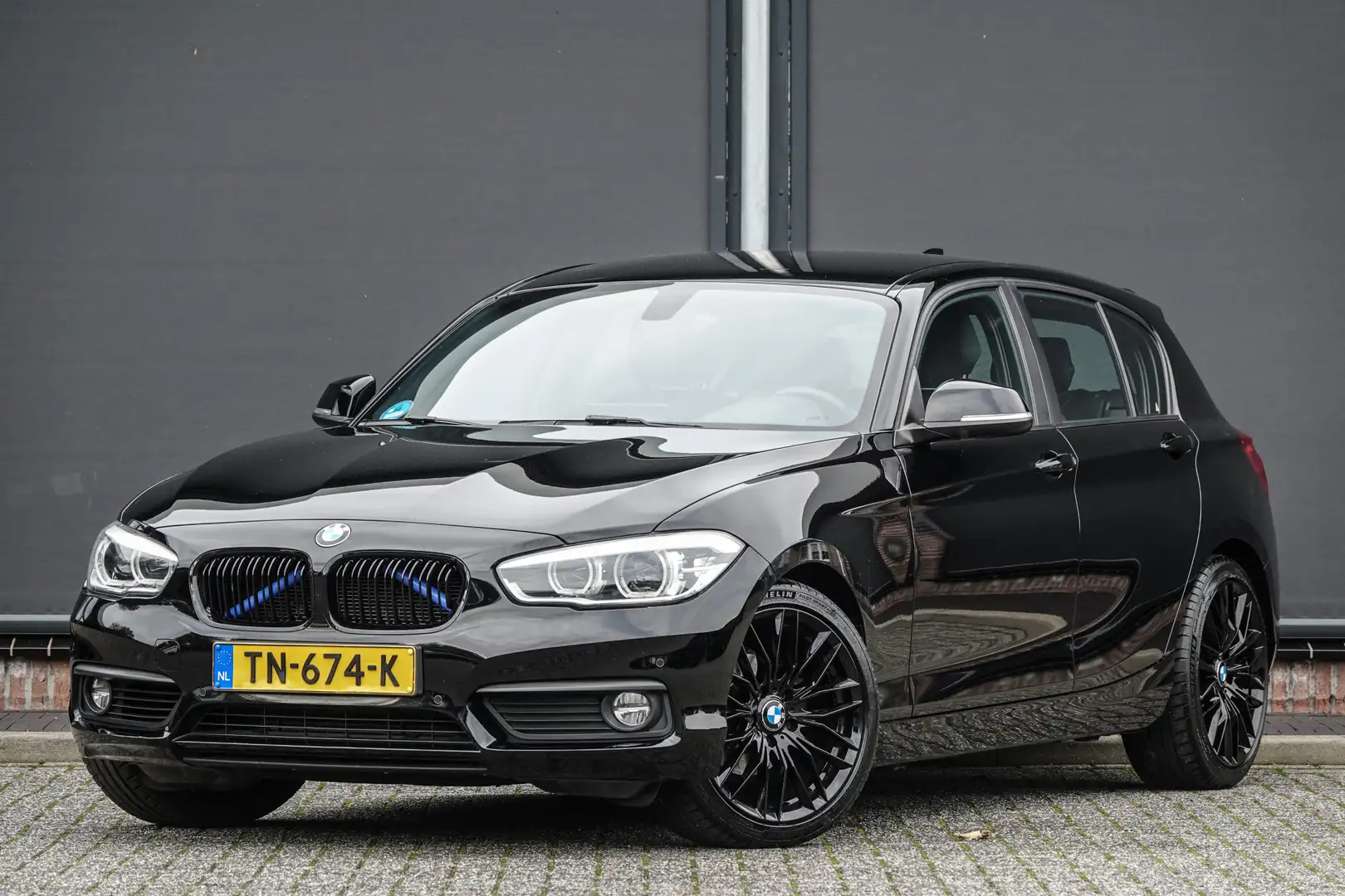 BMW 118 1-serie 118i 136Pk Aut. | High Executive | LED | P Zwart - 1