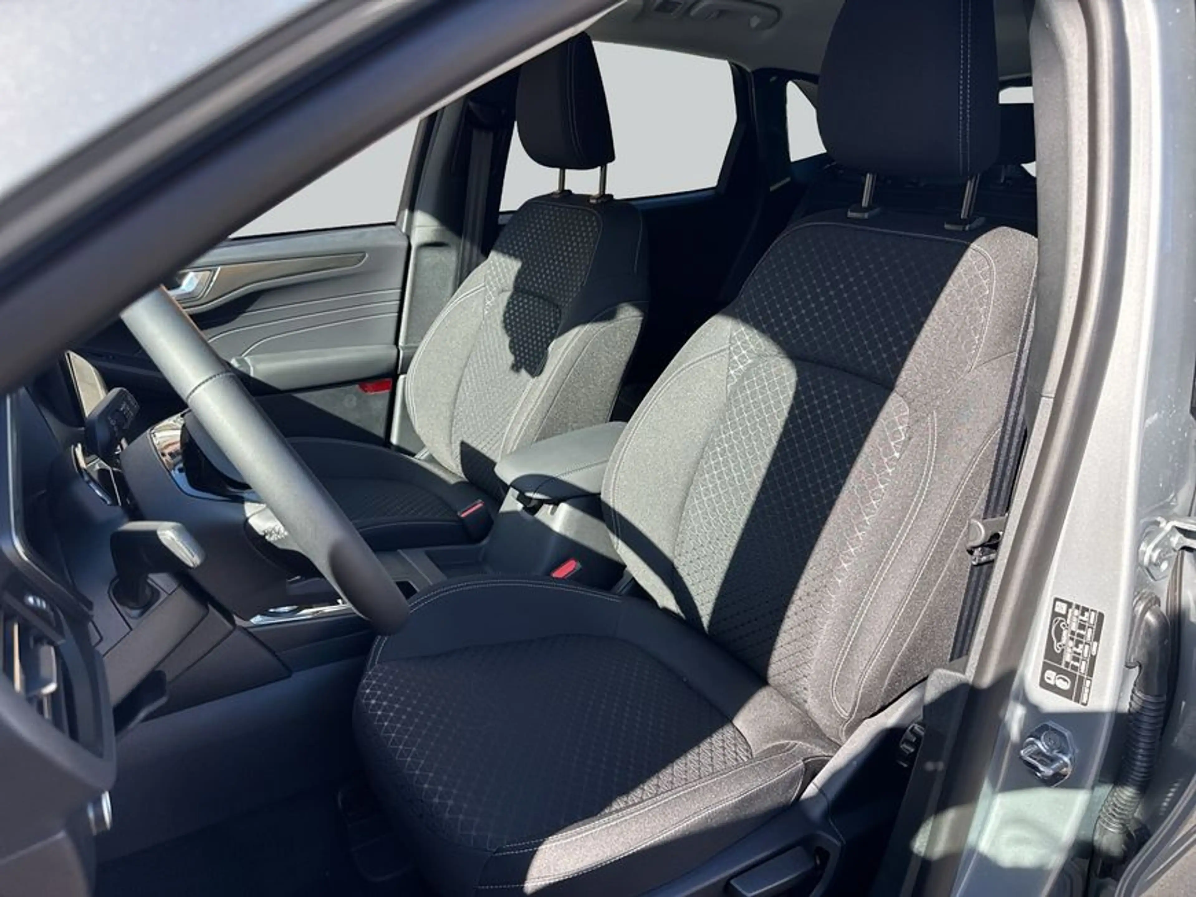 Ford Kuga 2.5 FHEV 182PS 4x4 TITANIUM AHZV GJR — photo 10