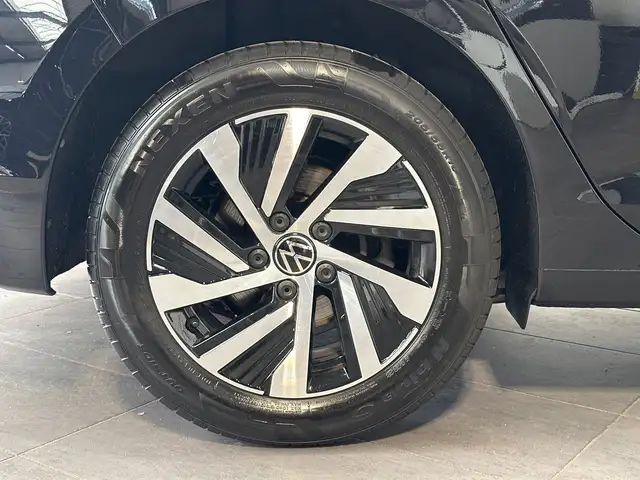 Volkswagen Golf view 3