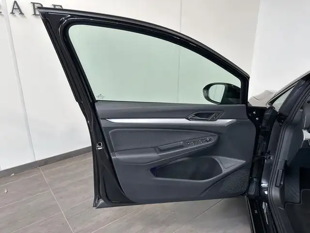 Volkswagen Golf view 6