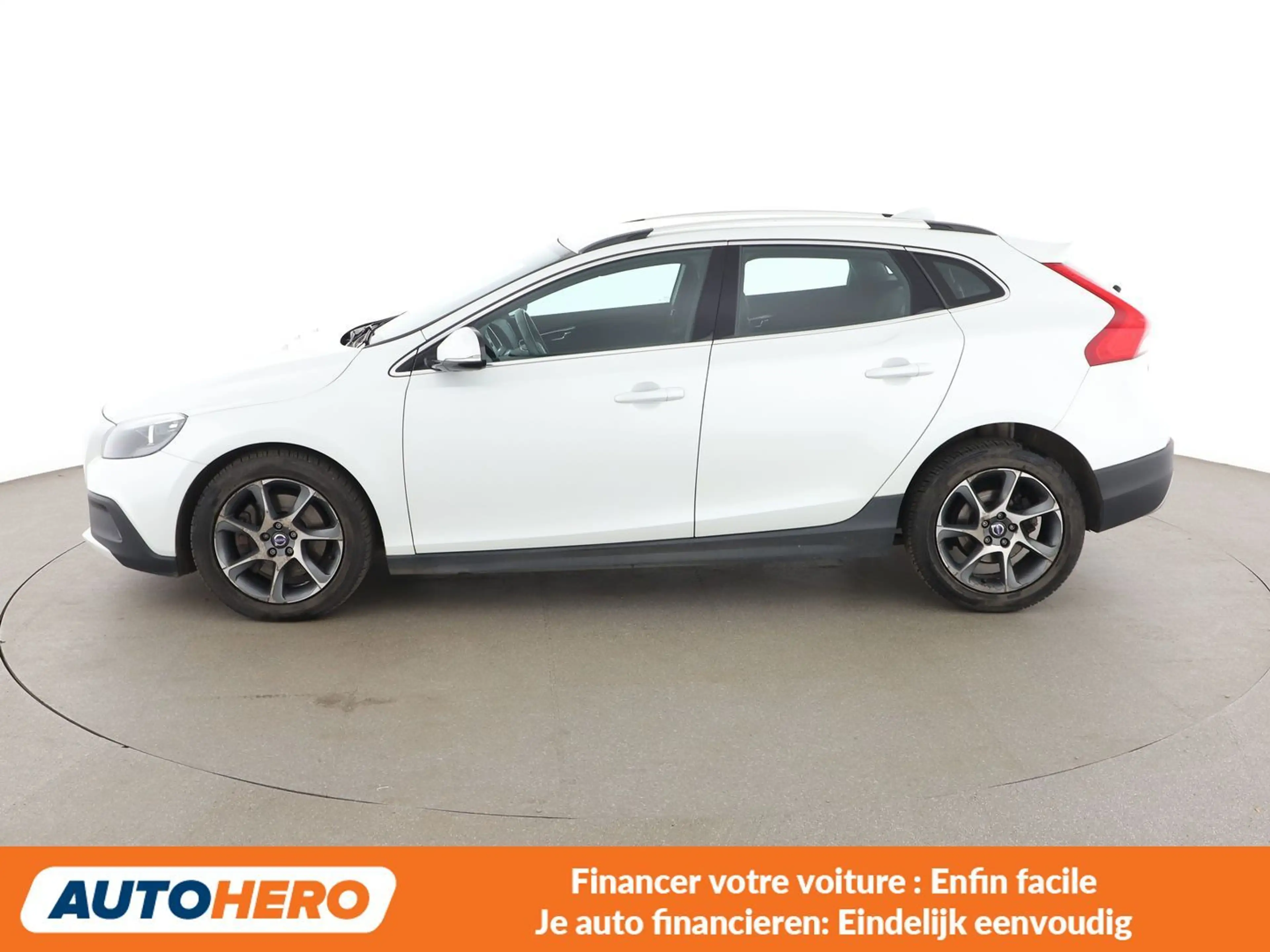 Volvo V40 Cross Country 2.0 D3 Ocean Race — photo 3