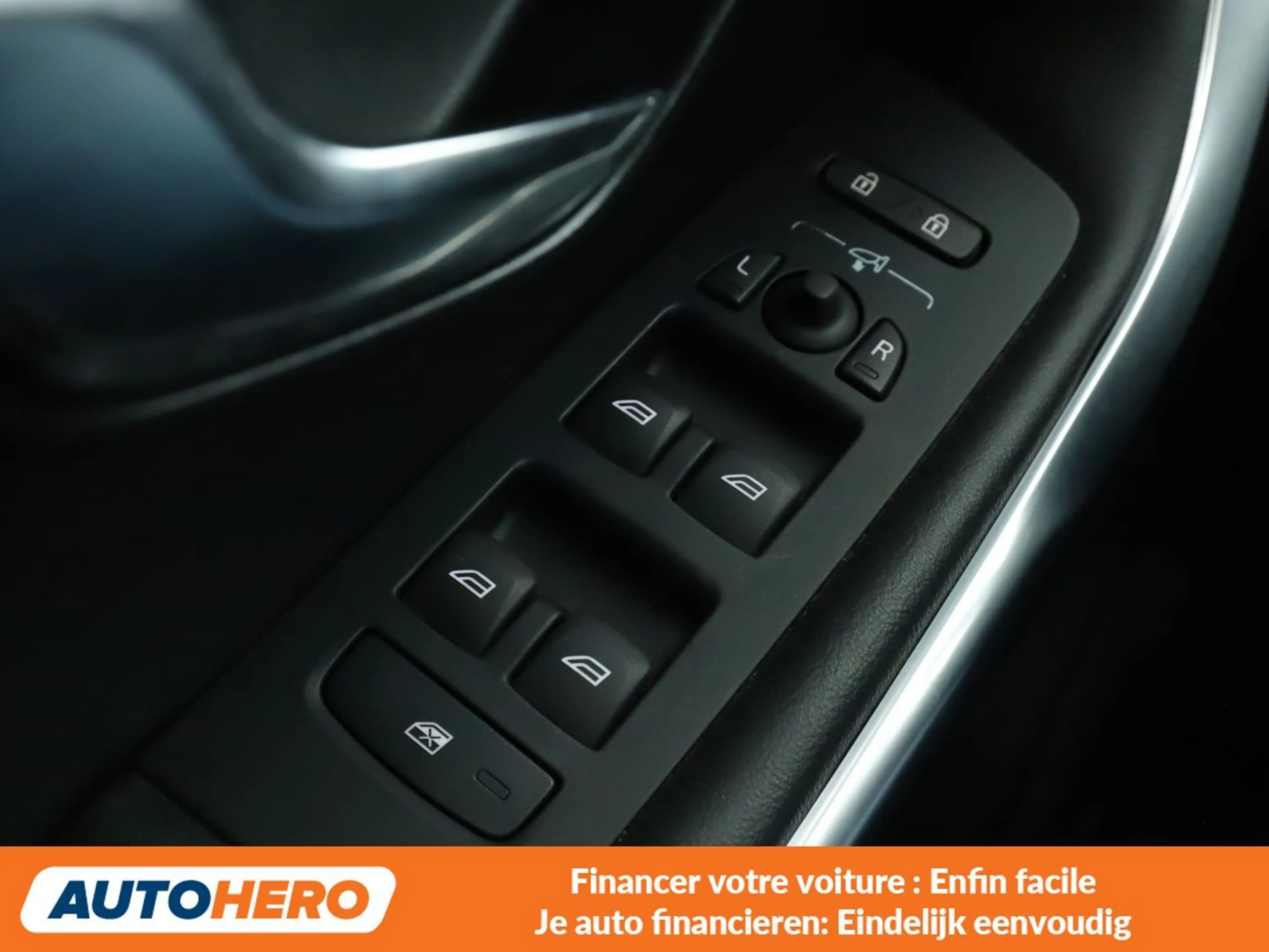 Volvo V40 Cross Country 2.0 D3 Ocean Race — photo 13