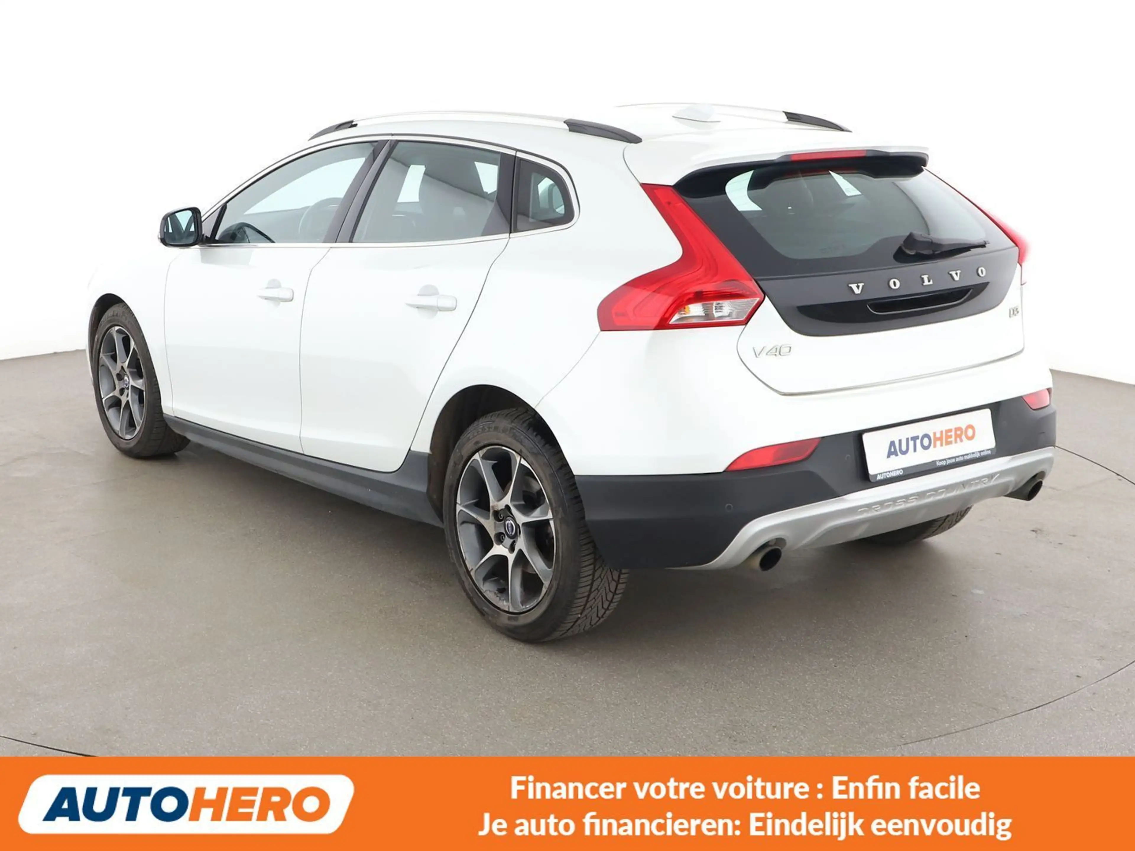 Volvo V40 Cross Country 2.0 D3 Ocean Race — photo 4
