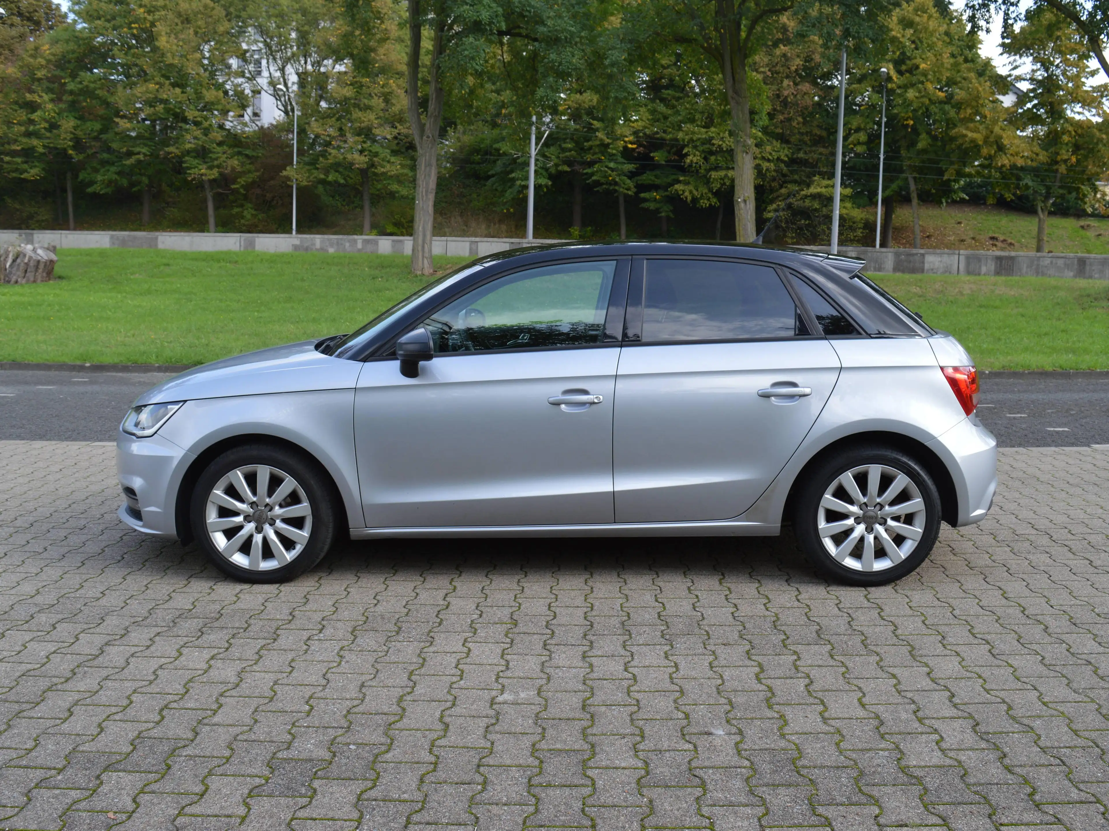 Audi A1 A1 Sportback 1.0 TFSI ultra Sportback sport*PDC*Sitzheizung* — photo 4