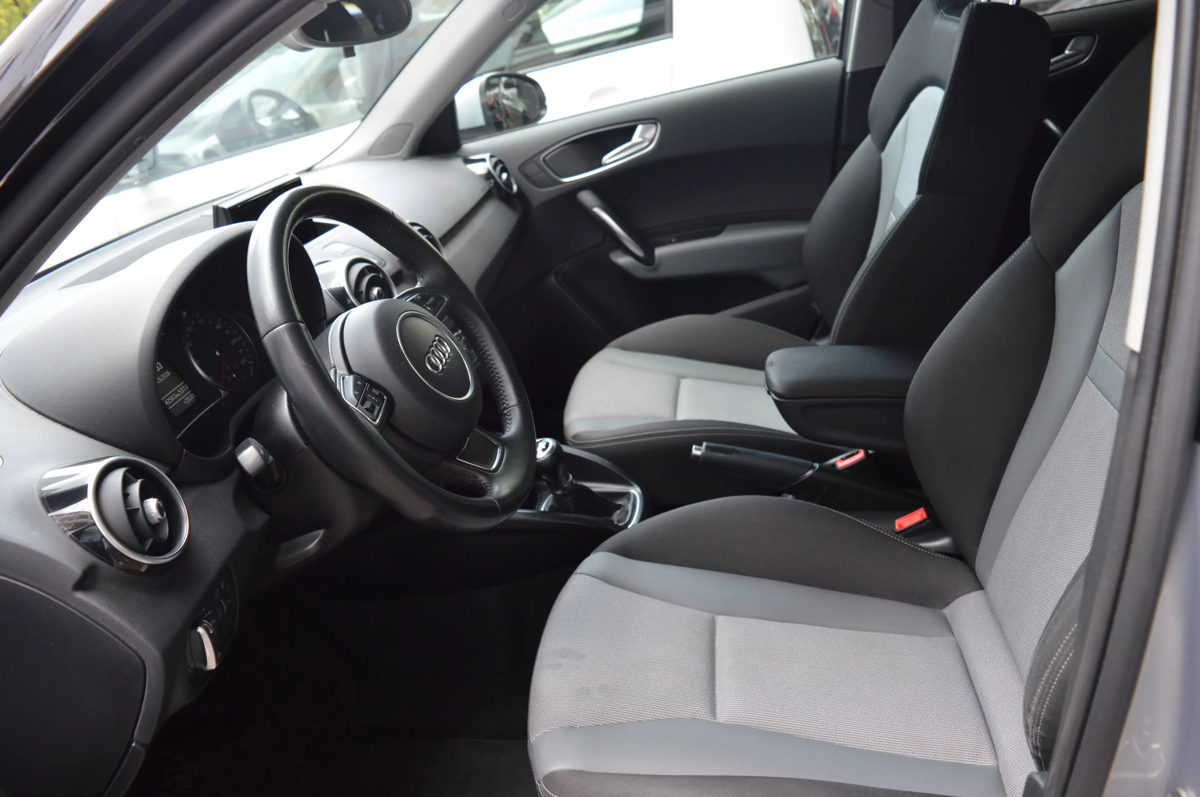 Audi A1 A1 Sportback 1.0 TFSI ultra Sportback sport*PDC*Sitzheizung* — photo 11