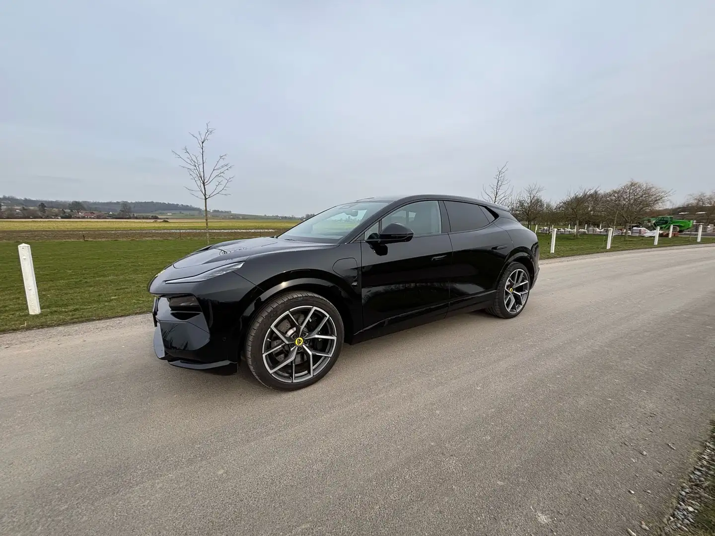 Lotus Eletre Eletre EDS 450 Base Negro - 1