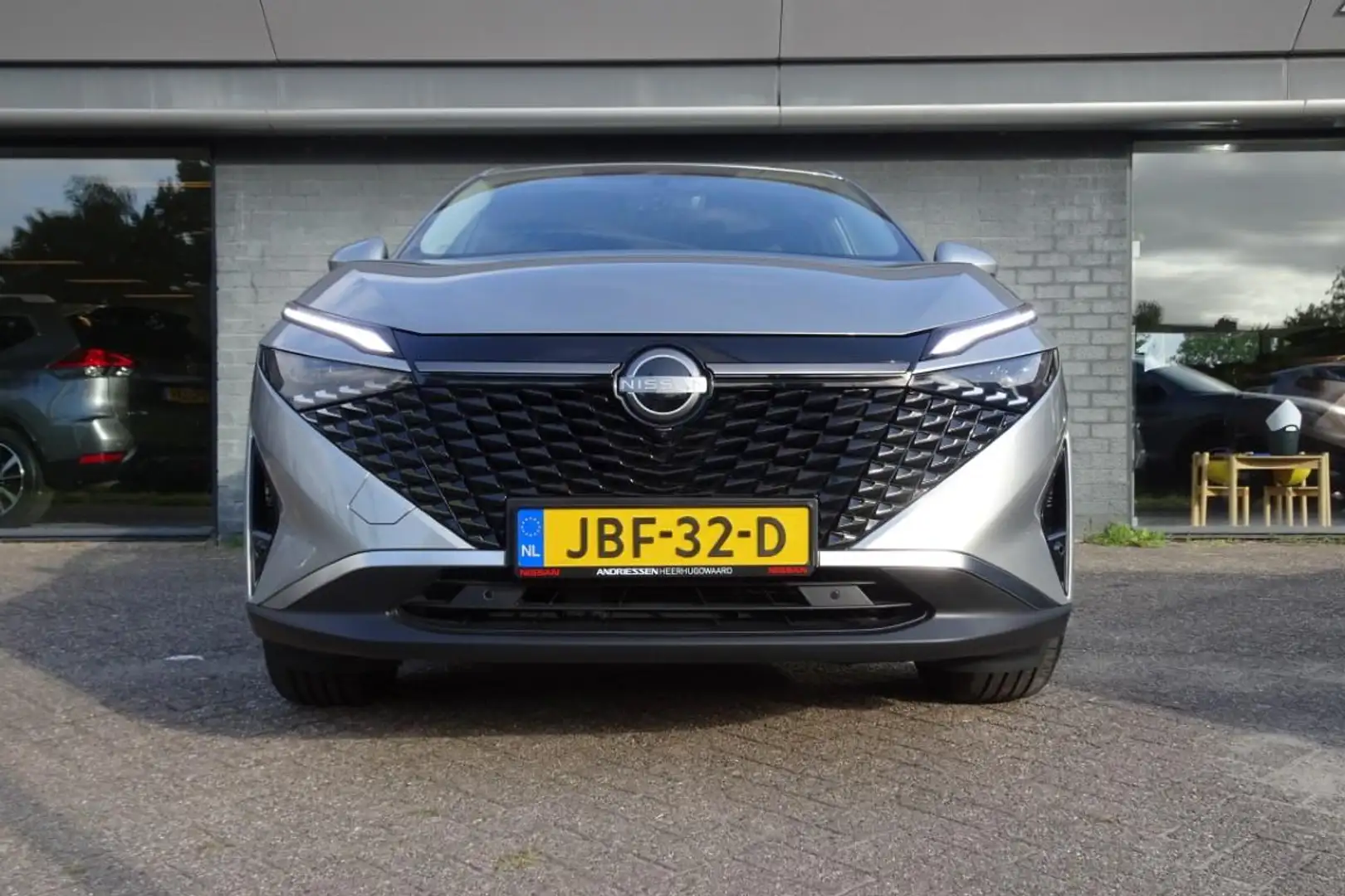 Nissan Qashqai 1.3 Mild-Hybrid 158pk Xtronic N-Connecta Grijs - 2