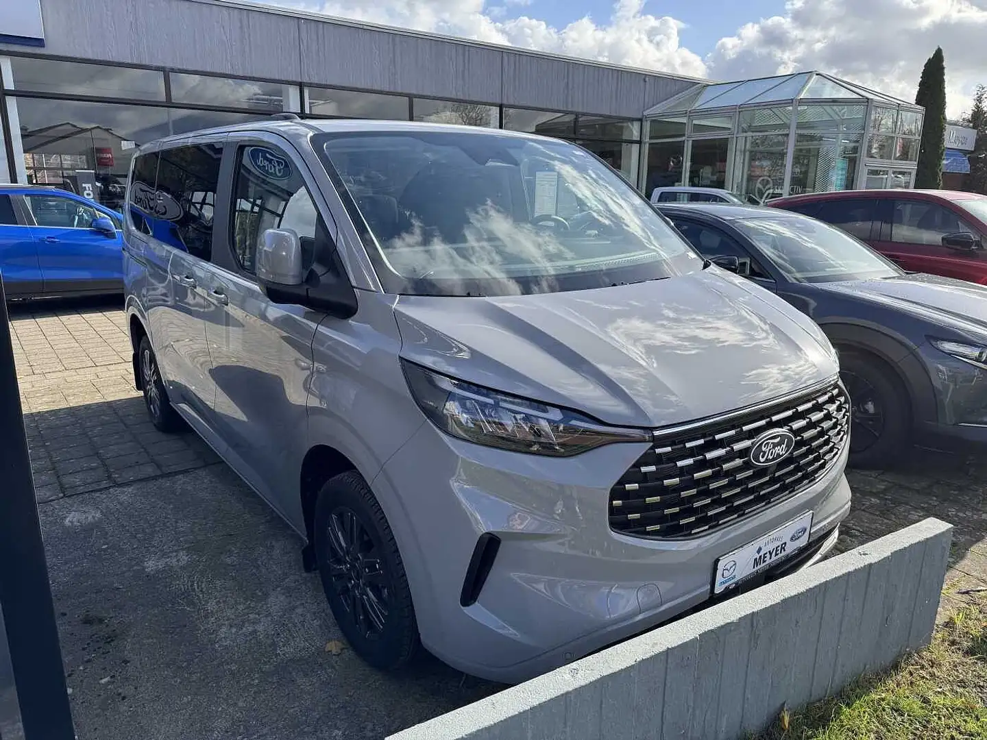 Ford Tourneo Custom 320 EcoBlue L1H1 VA Titanium Grau - 1