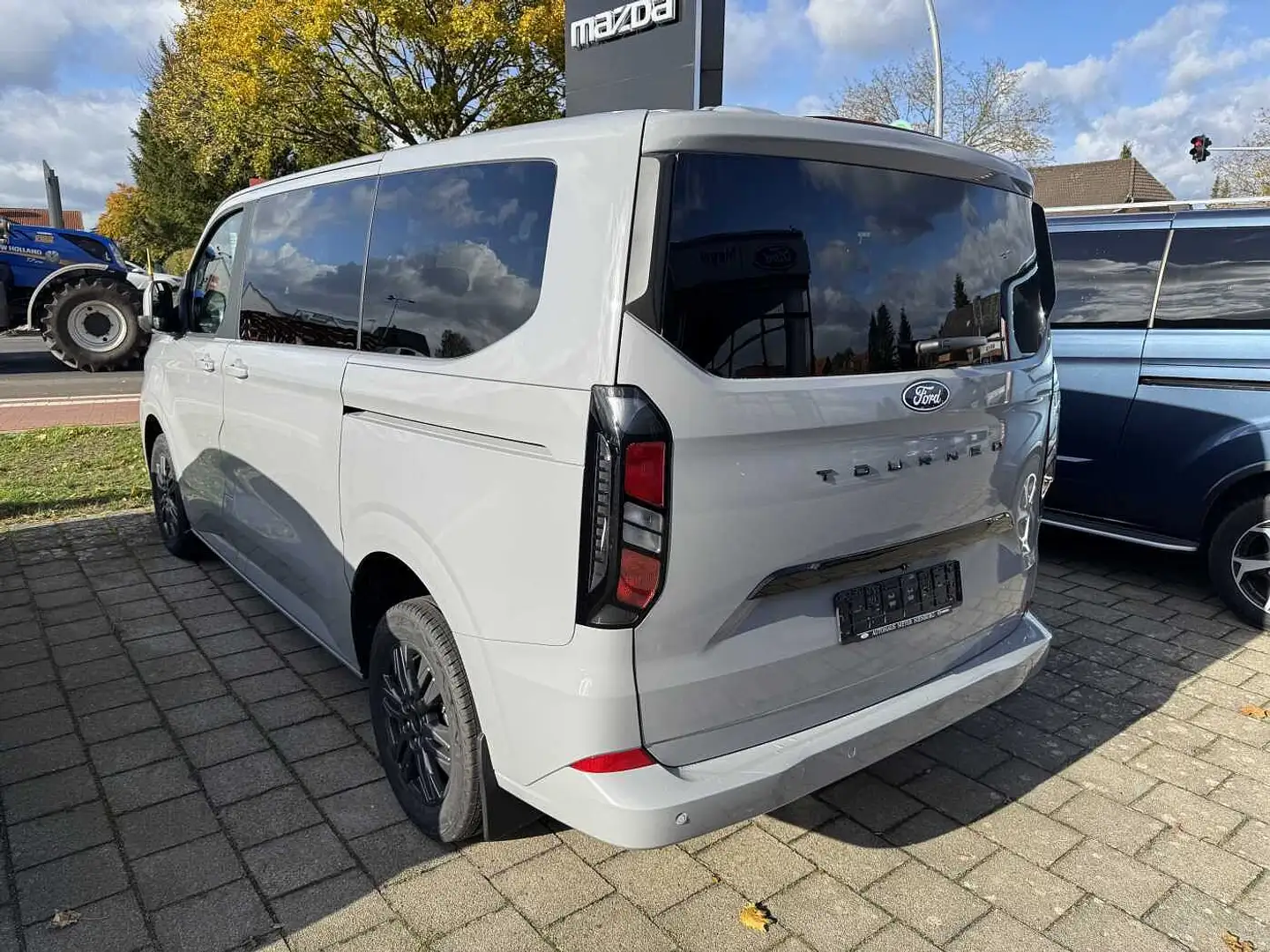 Ford Tourneo Custom 320 EcoBlue L1H1 VA Titanium Grau - 2