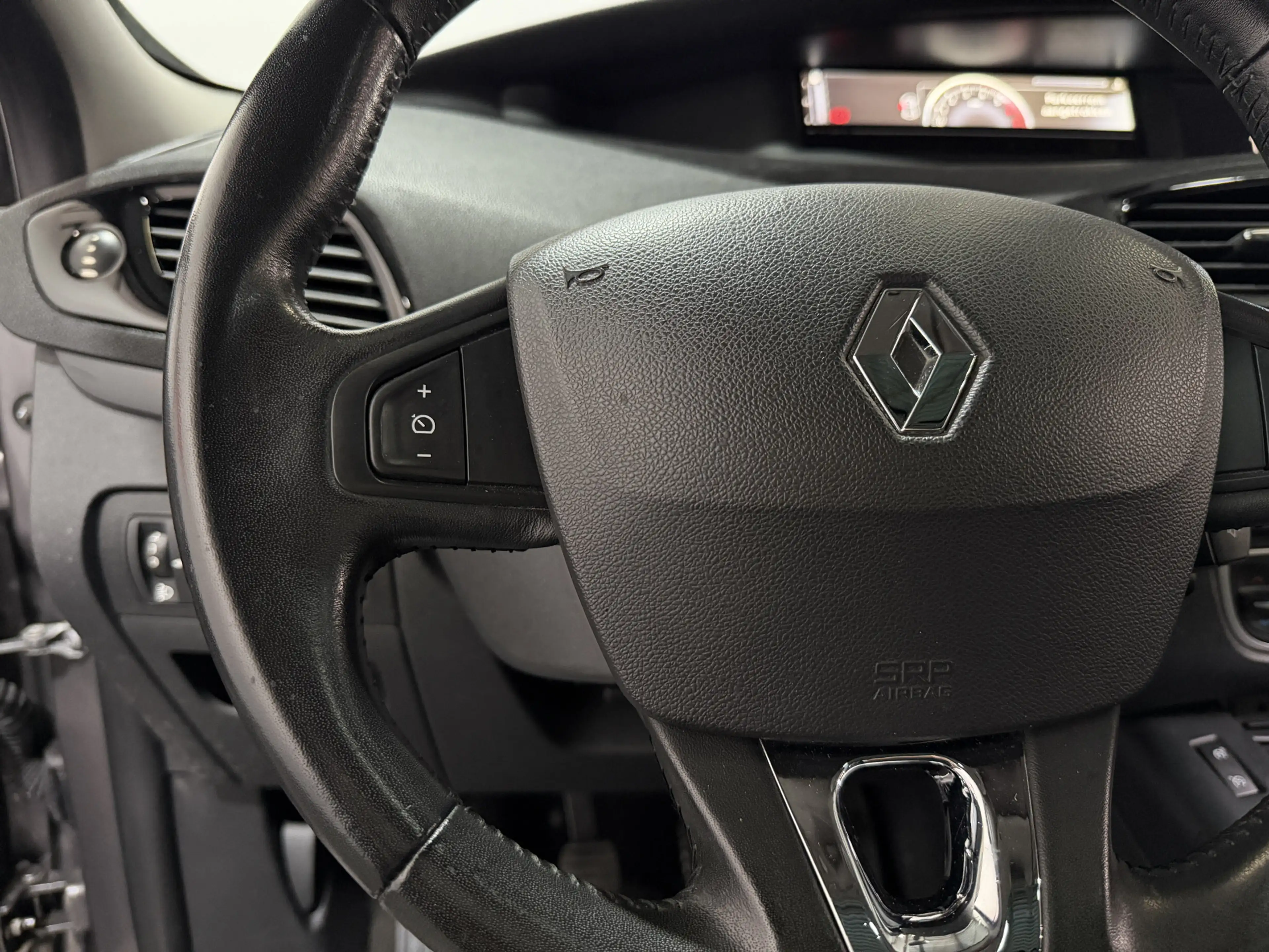 Renault Grand Scenic 1.2 TCe Bose - Navi / Pdc / Bluetooth — photo 19