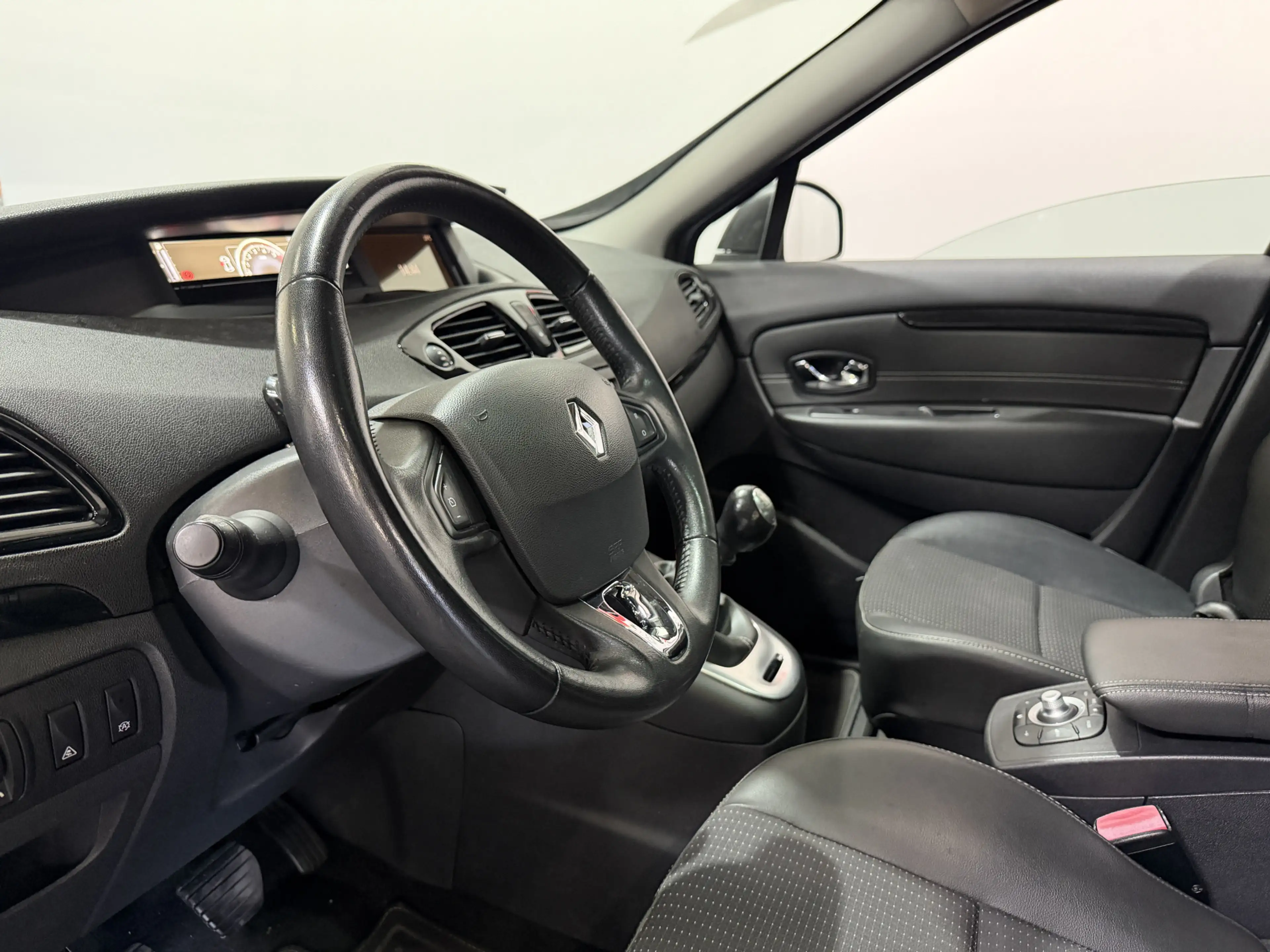 Renault Grand Scenic 1.2 TCe Bose - Navi / Pdc / Bluetooth — photo 21