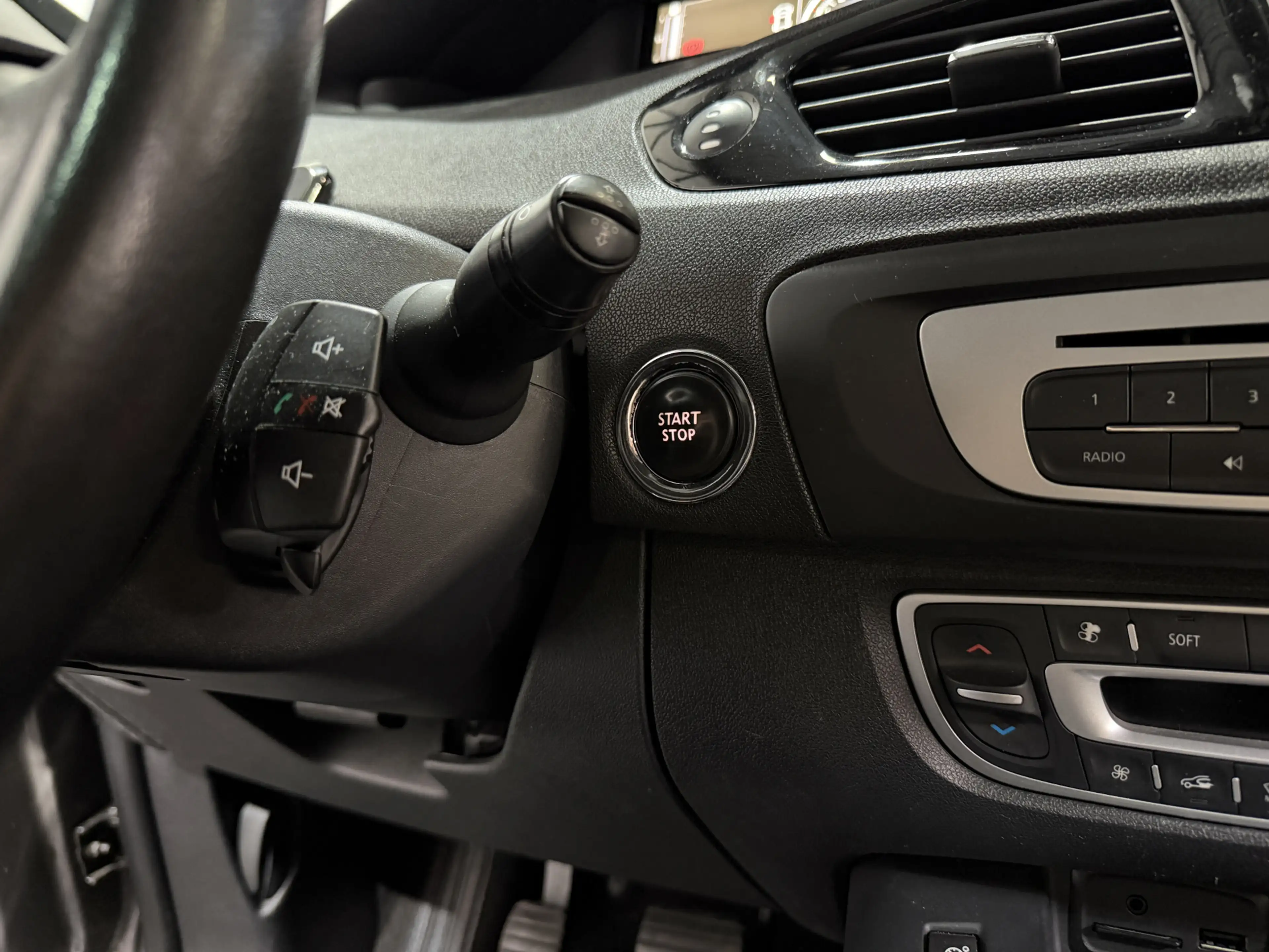 Renault Grand Scenic 1.2 TCe Bose - Navi / Pdc / Bluetooth — photo 20