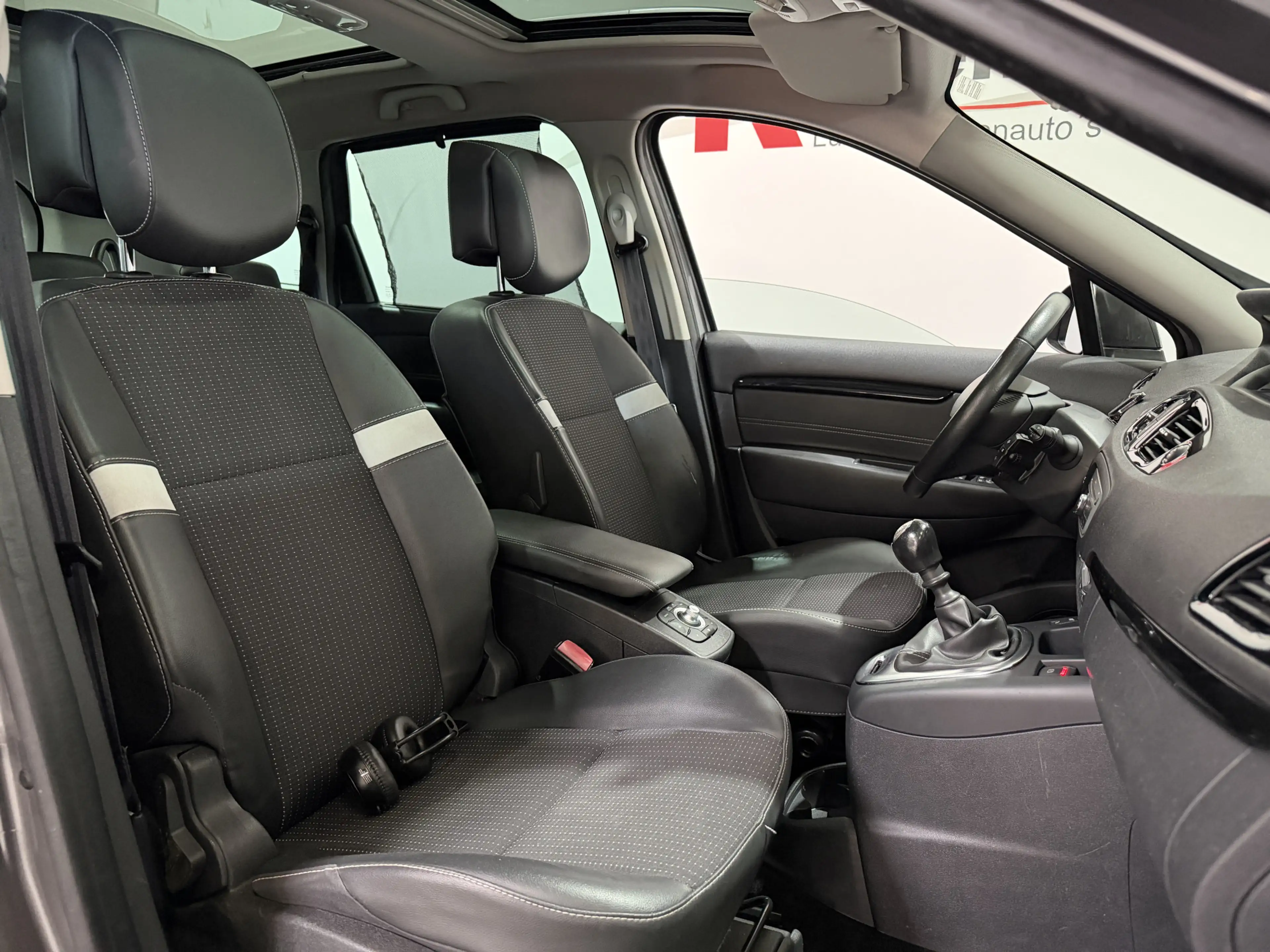 Renault Grand Scenic 1.2 TCe Bose - Navi / Pdc / Bluetooth — photo 22