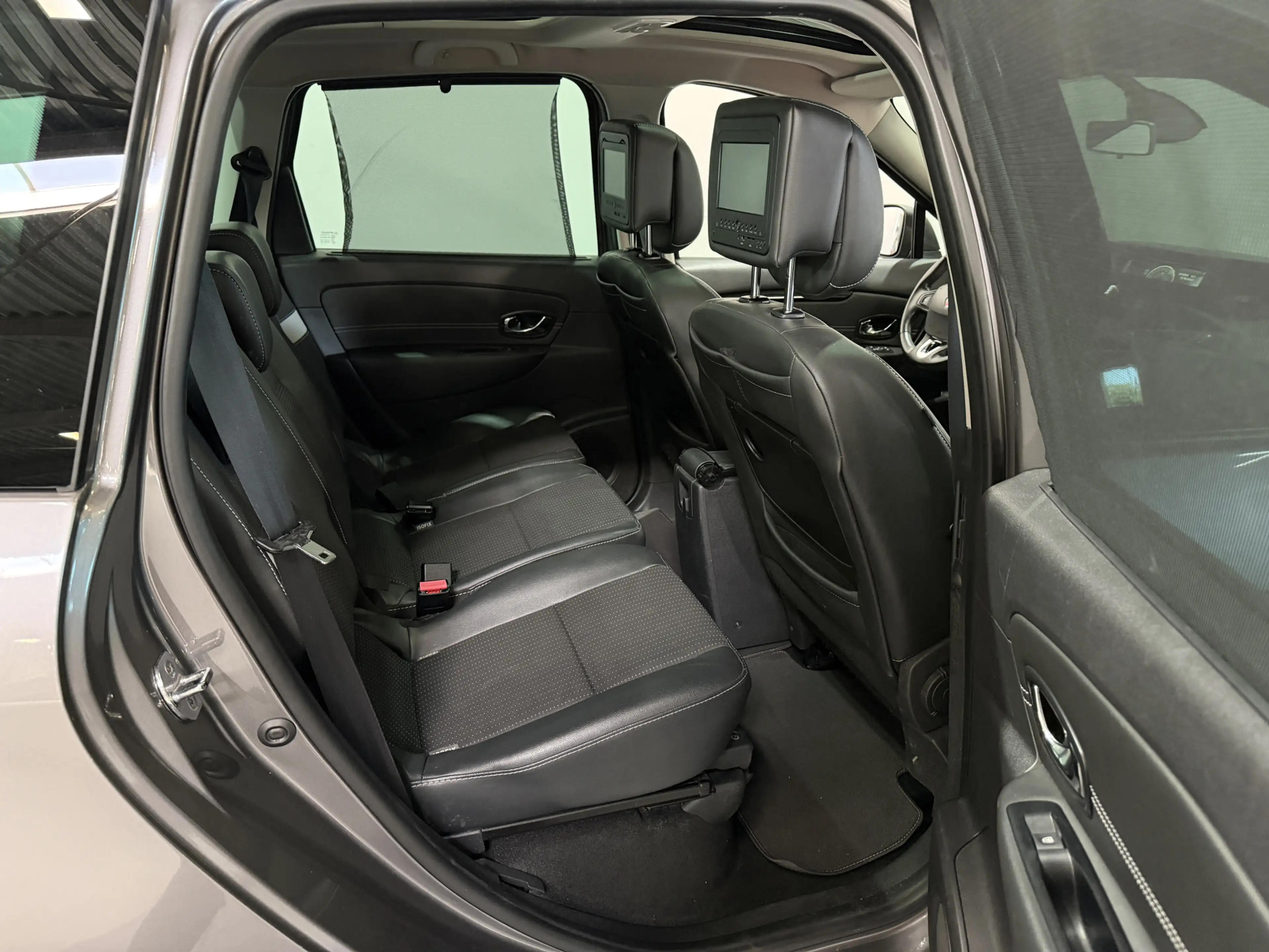 Renault Grand Scenic 1.2 TCe Bose - Navi / Pdc / Bluetooth — photo 27