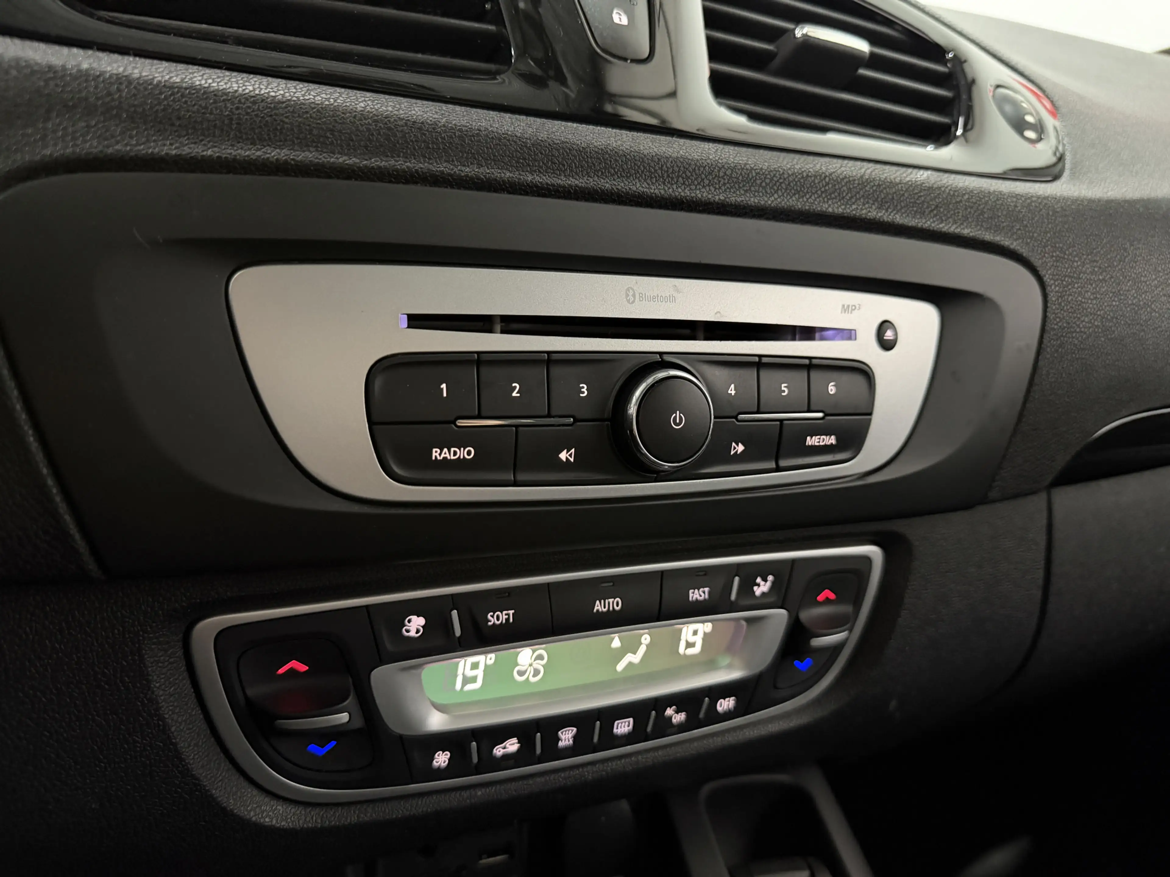 Renault Grand Scenic 1.2 TCe Bose - Navi / Pdc / Bluetooth — photo 17